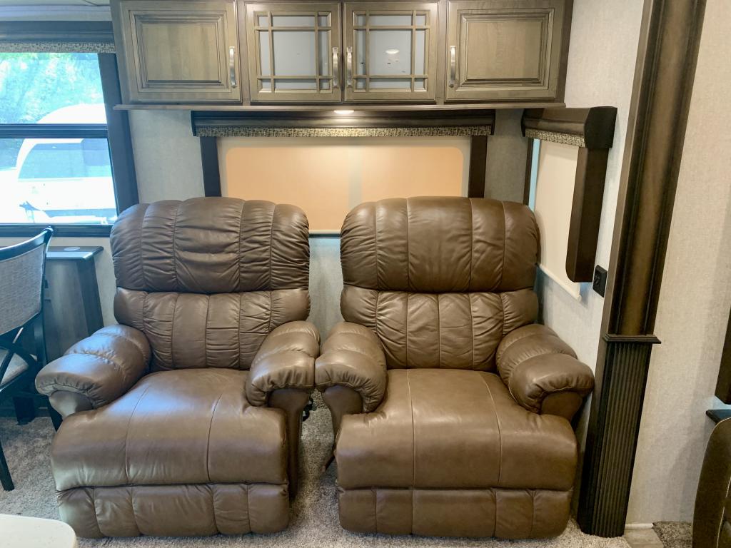 2019 Keystone Montana 3811MS - Image 24