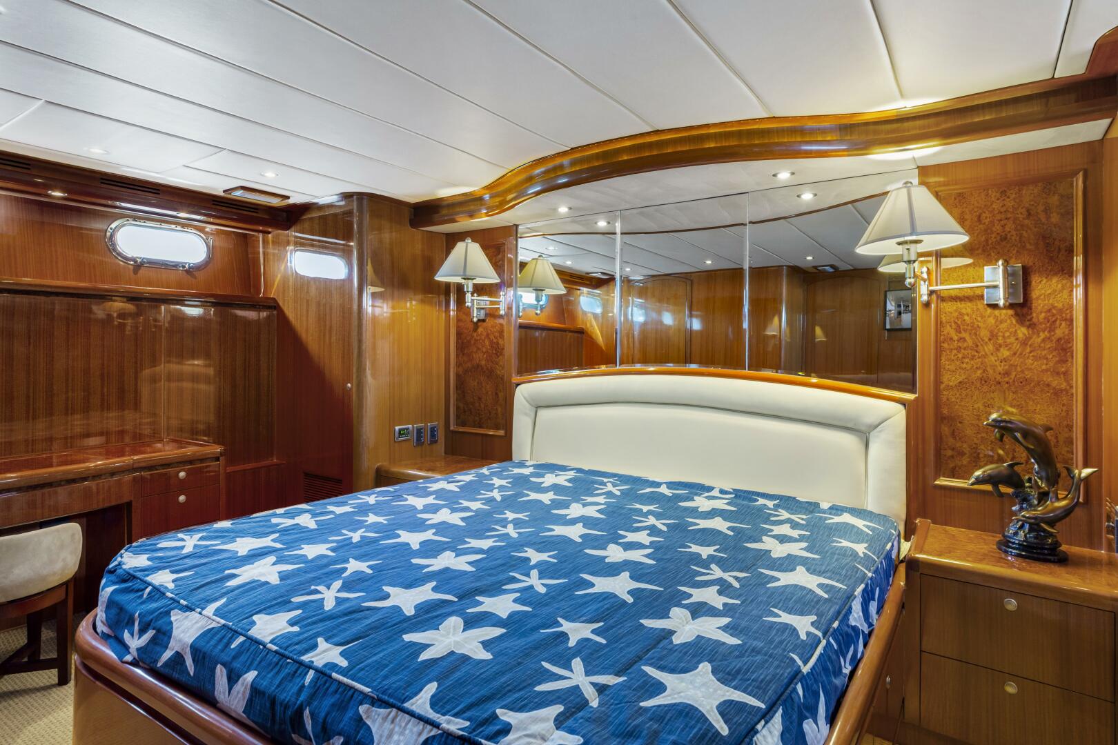 2007 Hampton Cockpit Motoryacht - Image 15