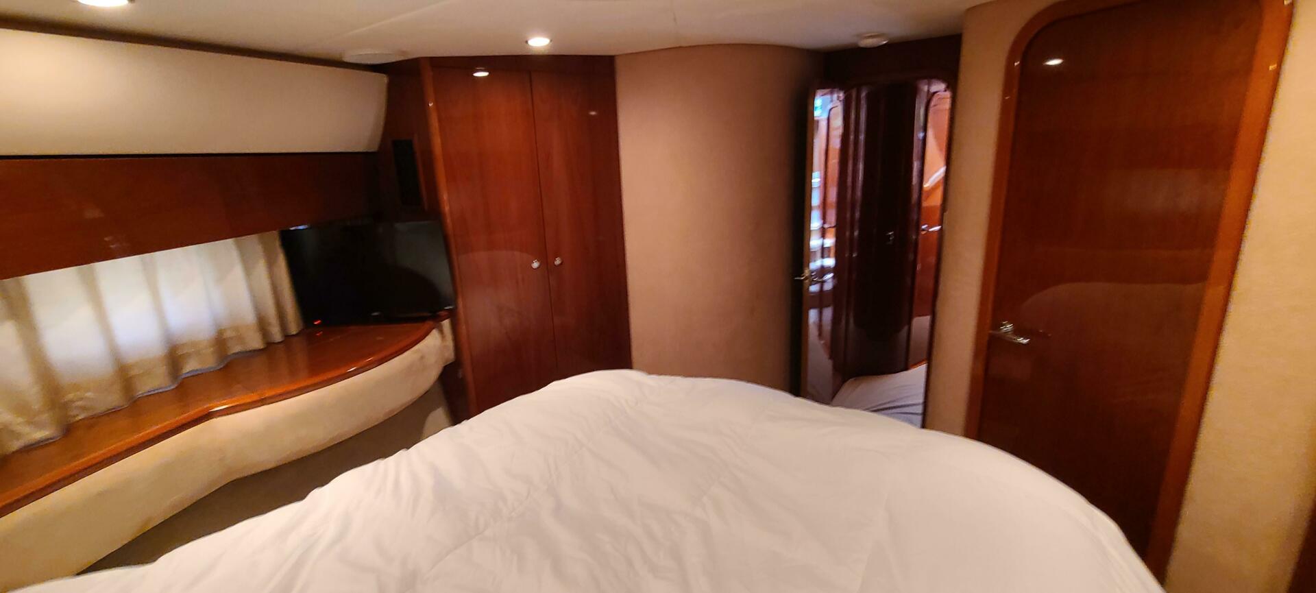 2006 Viking Sport Cruisers 61 Flybridge - Image 22