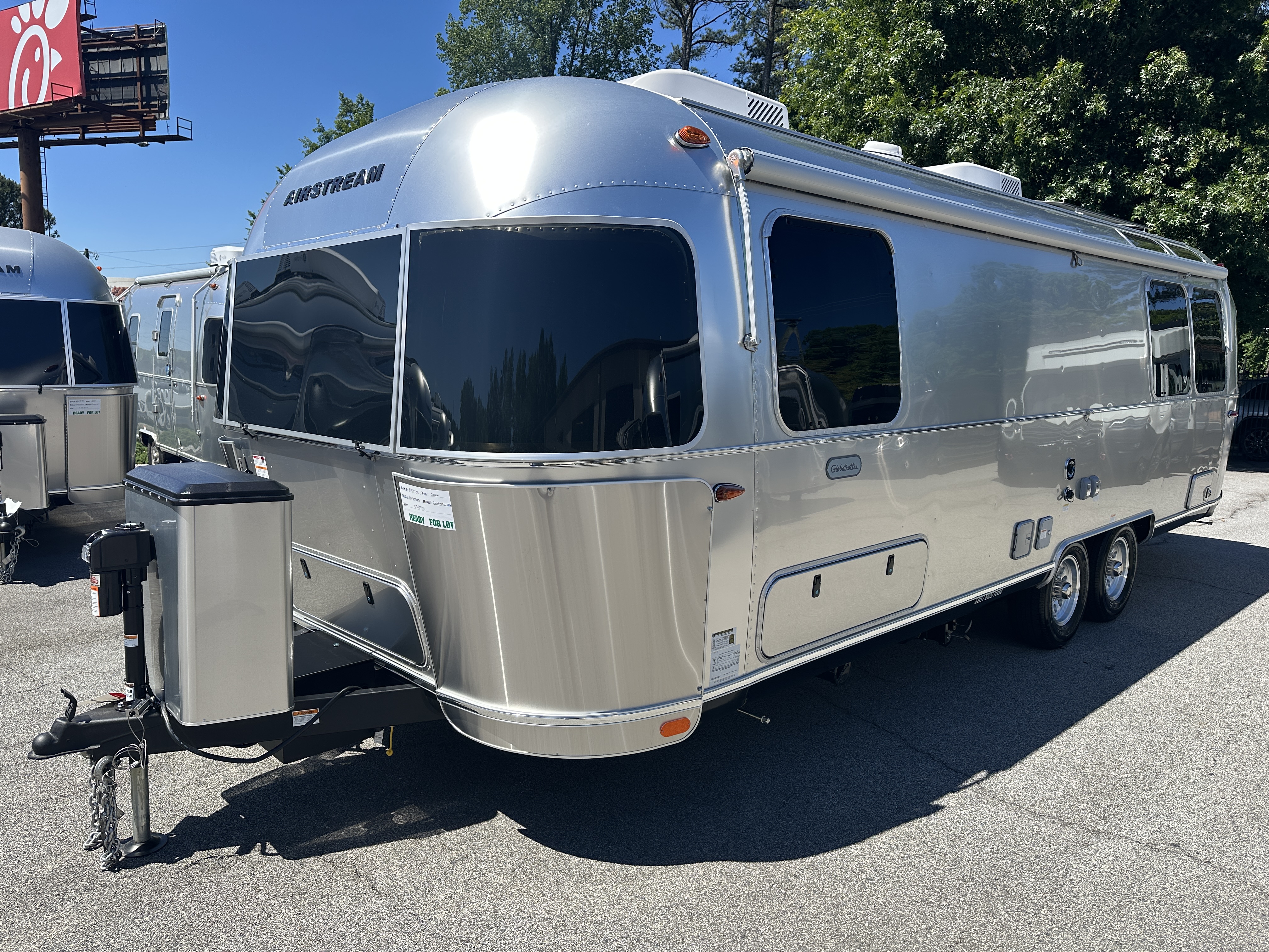 2026 Airstream Globetrotter 27FB Twin - Image 4
