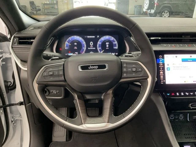 2026 Jeep Grand-Cherokee-L Laredo Altitude 4x4 - Image 15