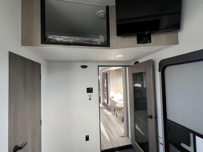 2026 Grand Design Momentum M-Class 414M - Image 7