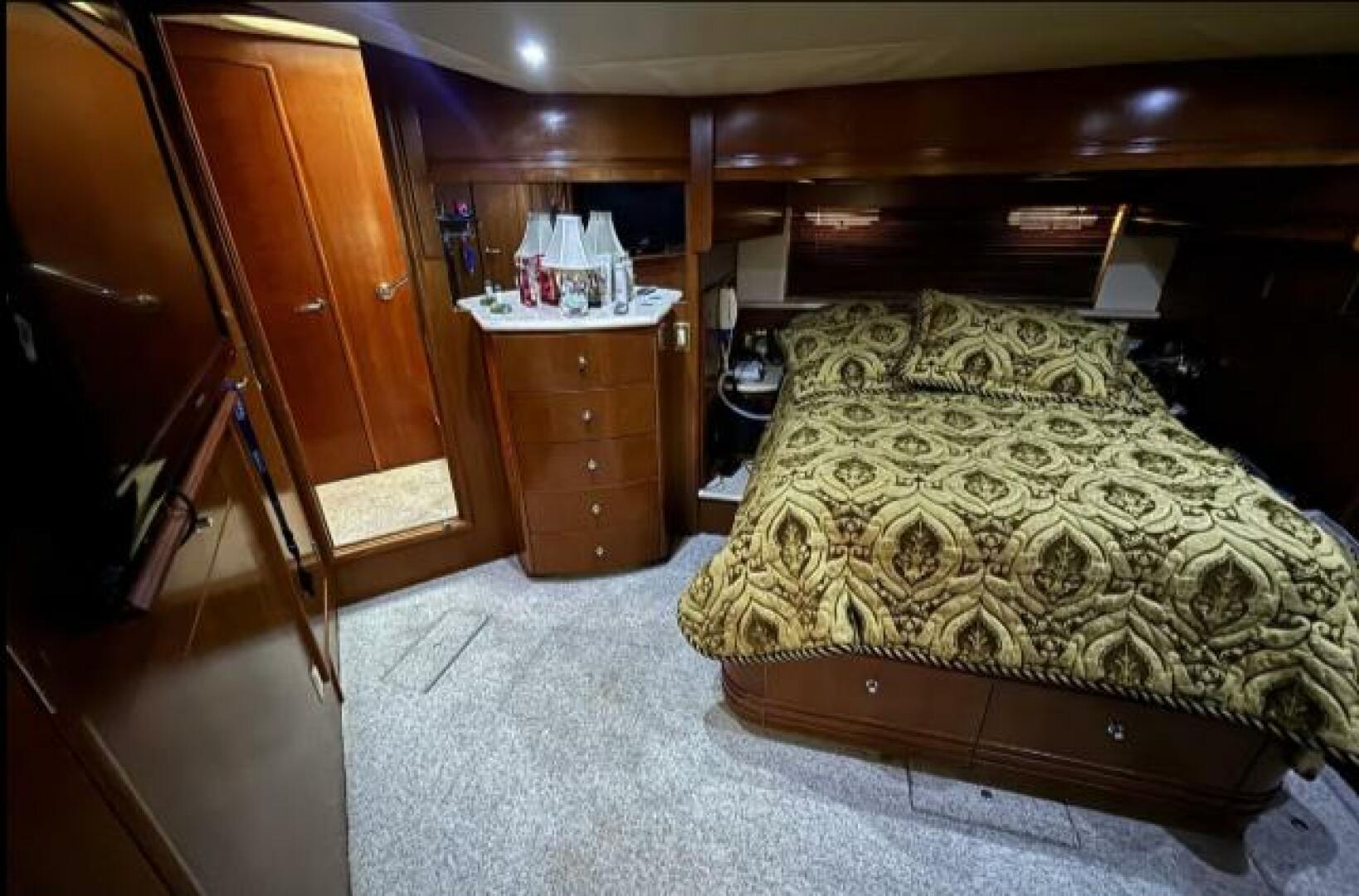 1998 Carver 530 Voyager - Image 6