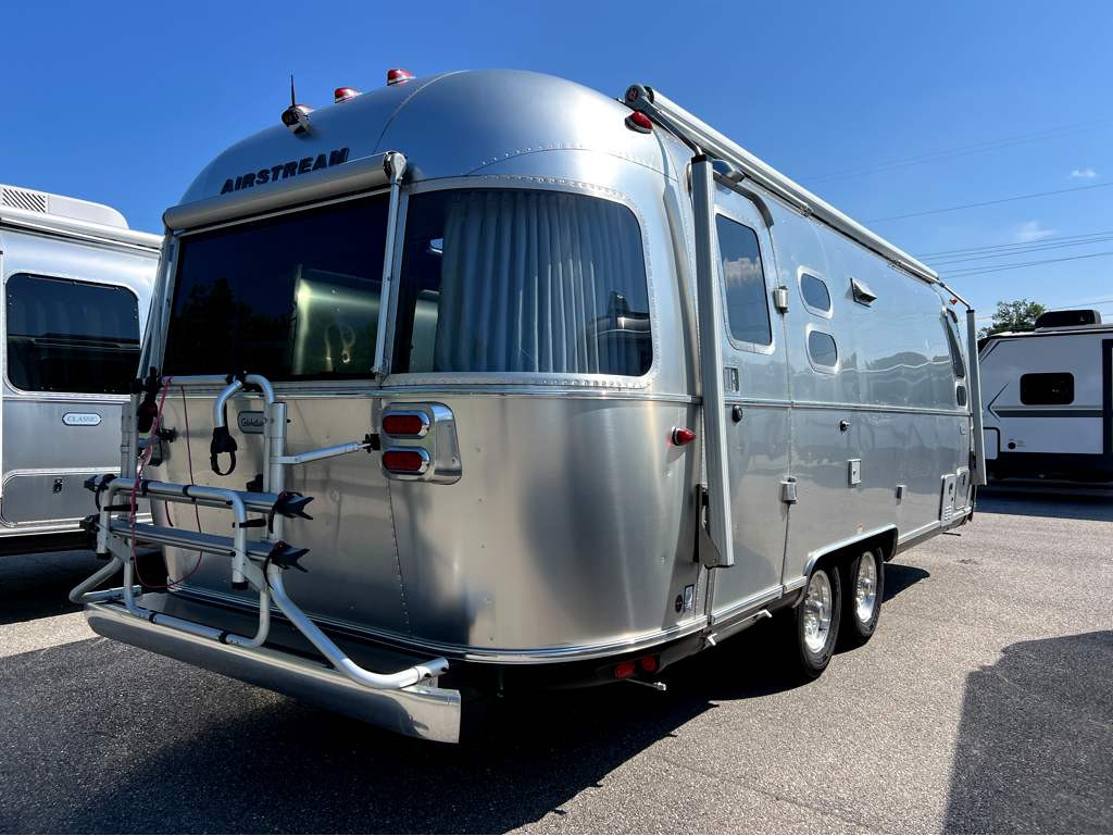 2022 AIRSTREAM GLOBETROTTER 25FBT - Image 4