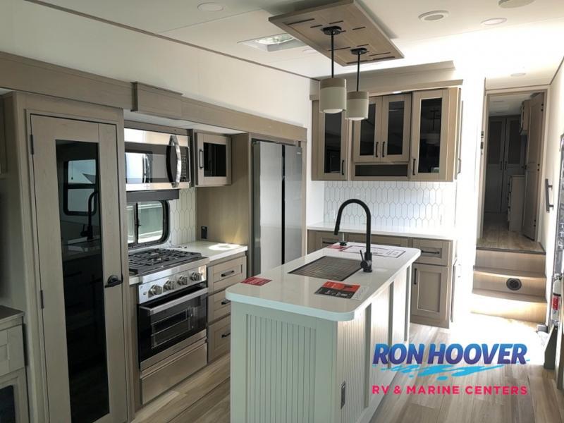 2026 GRAND DESIGN 337RLS - Image 18