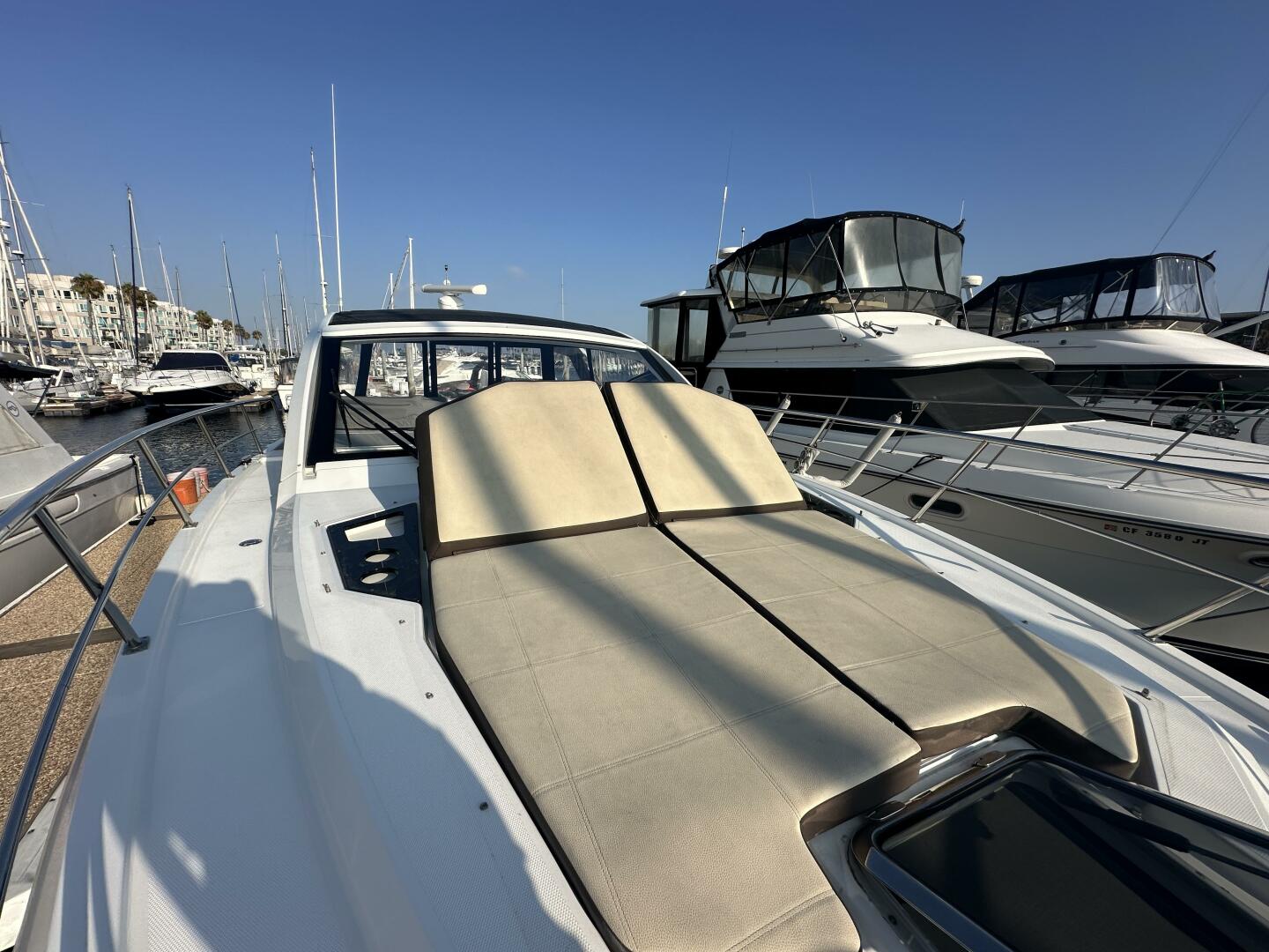 2017 Cruisers Yachts 390 Express Coupe - Image 13