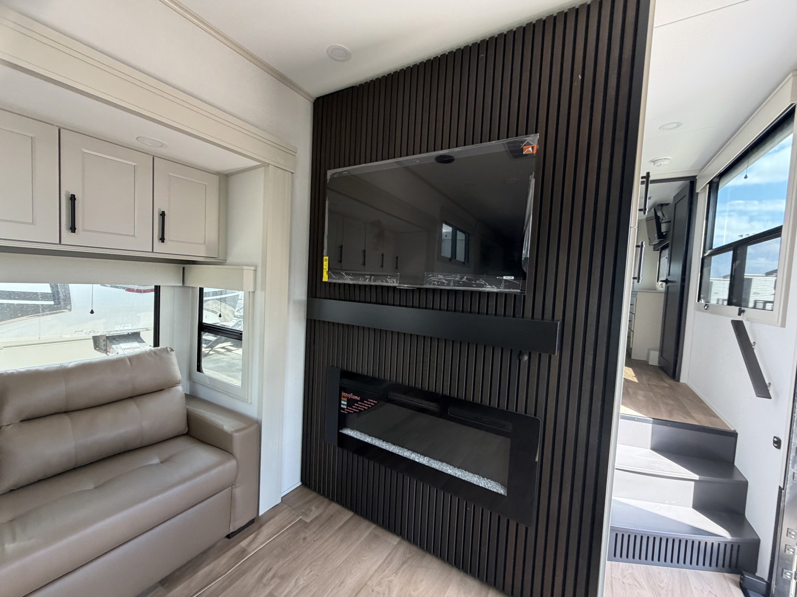 2026 GRAND DESIGN 390RK - Image 16