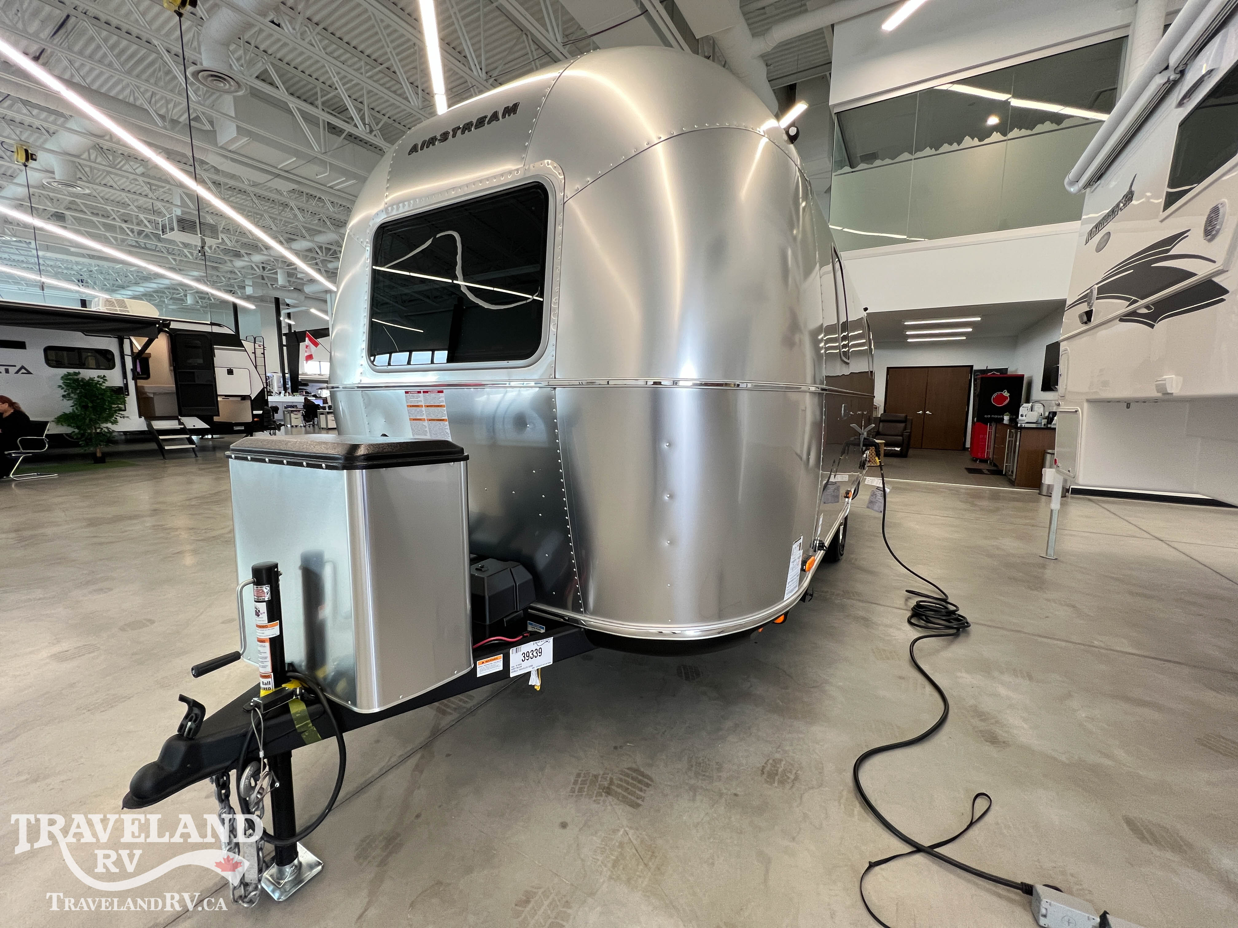 2026 AIRSTREAM 22RB WORLD TRAVELER - Image 5