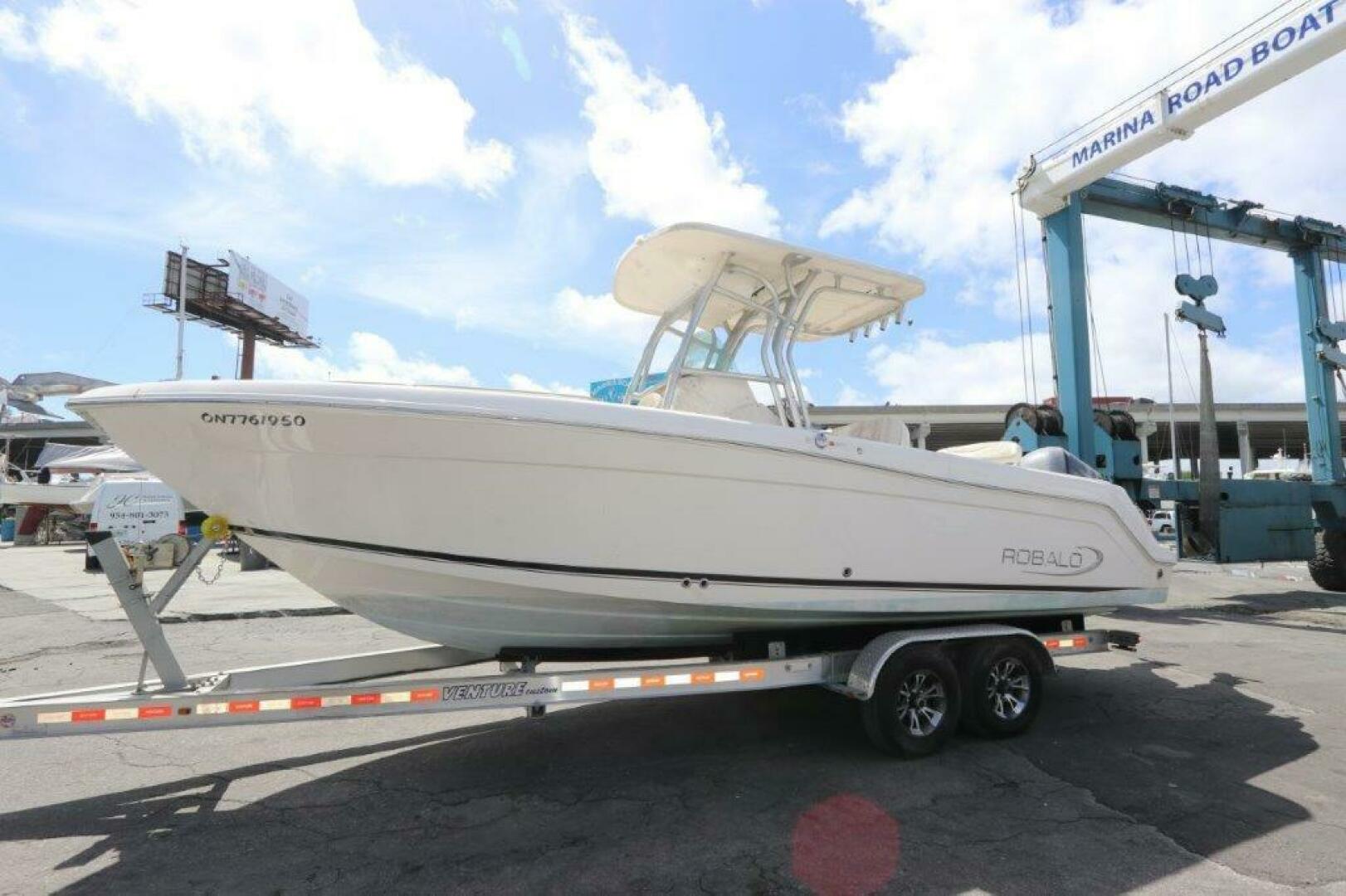 2017 Robalo R260 Center Console - Image 7
