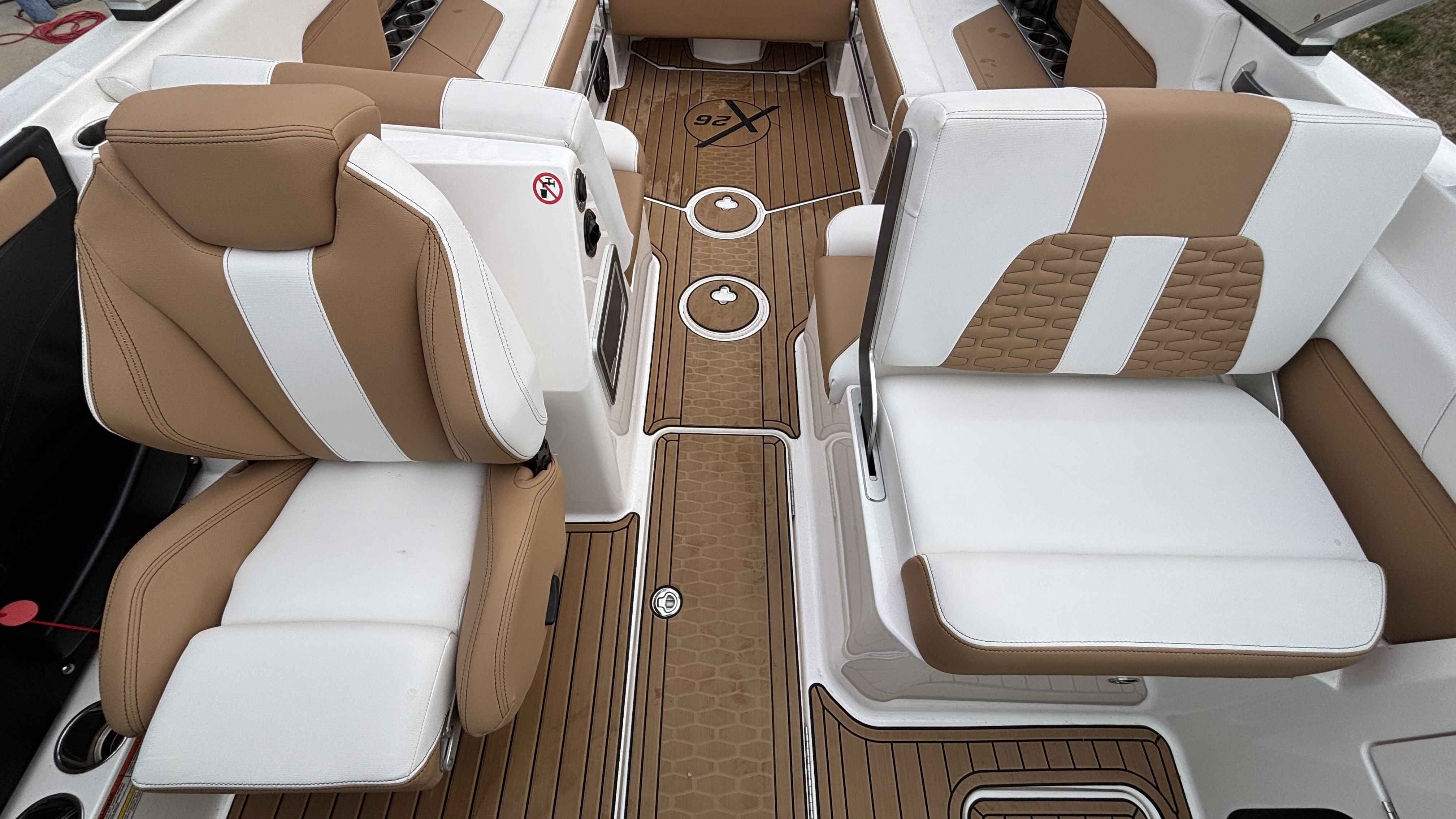 2022 MasterCraft X26 - Image 18