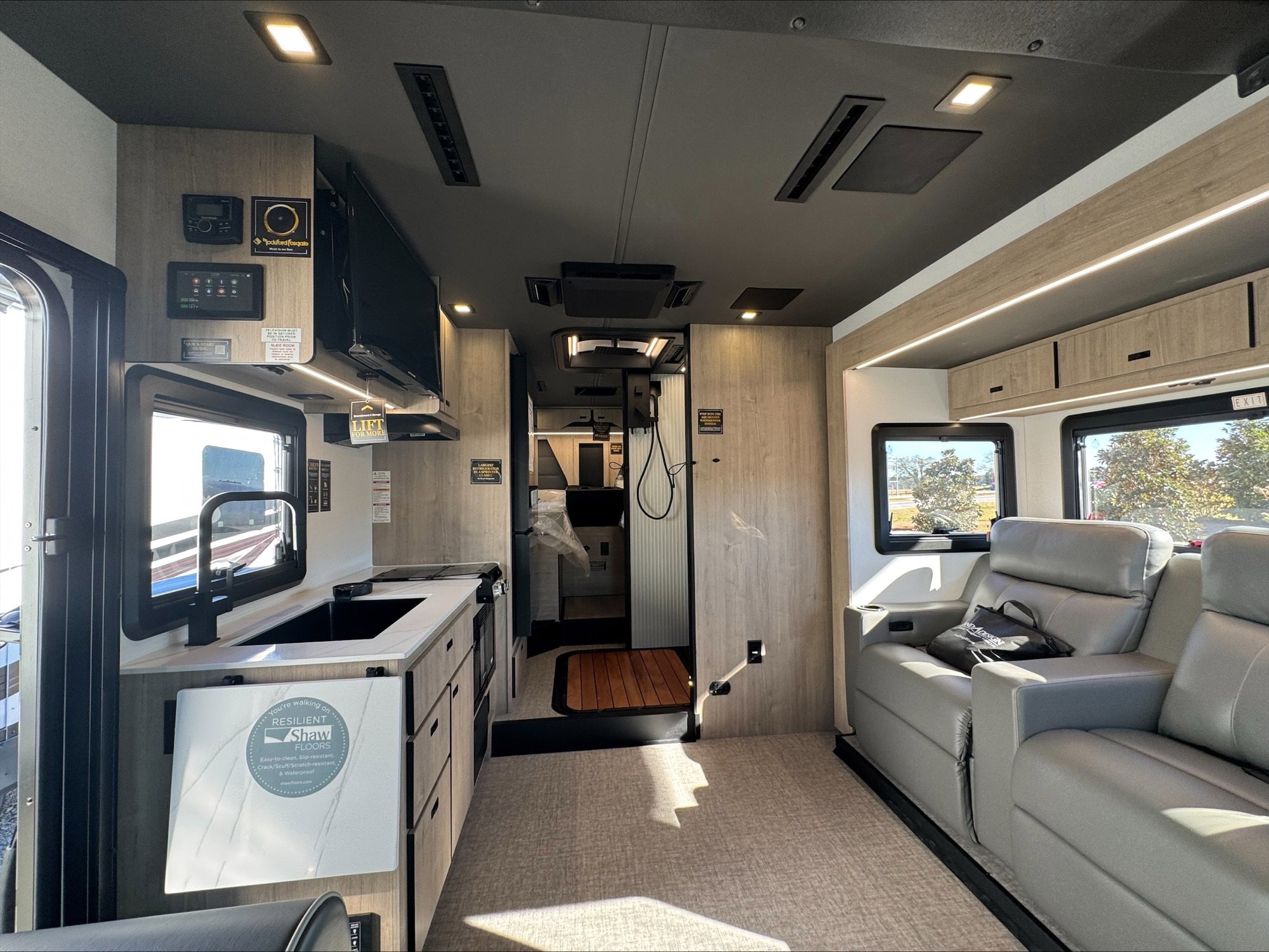 2026 Grand Design Lineage Series M 25TK - Image 11