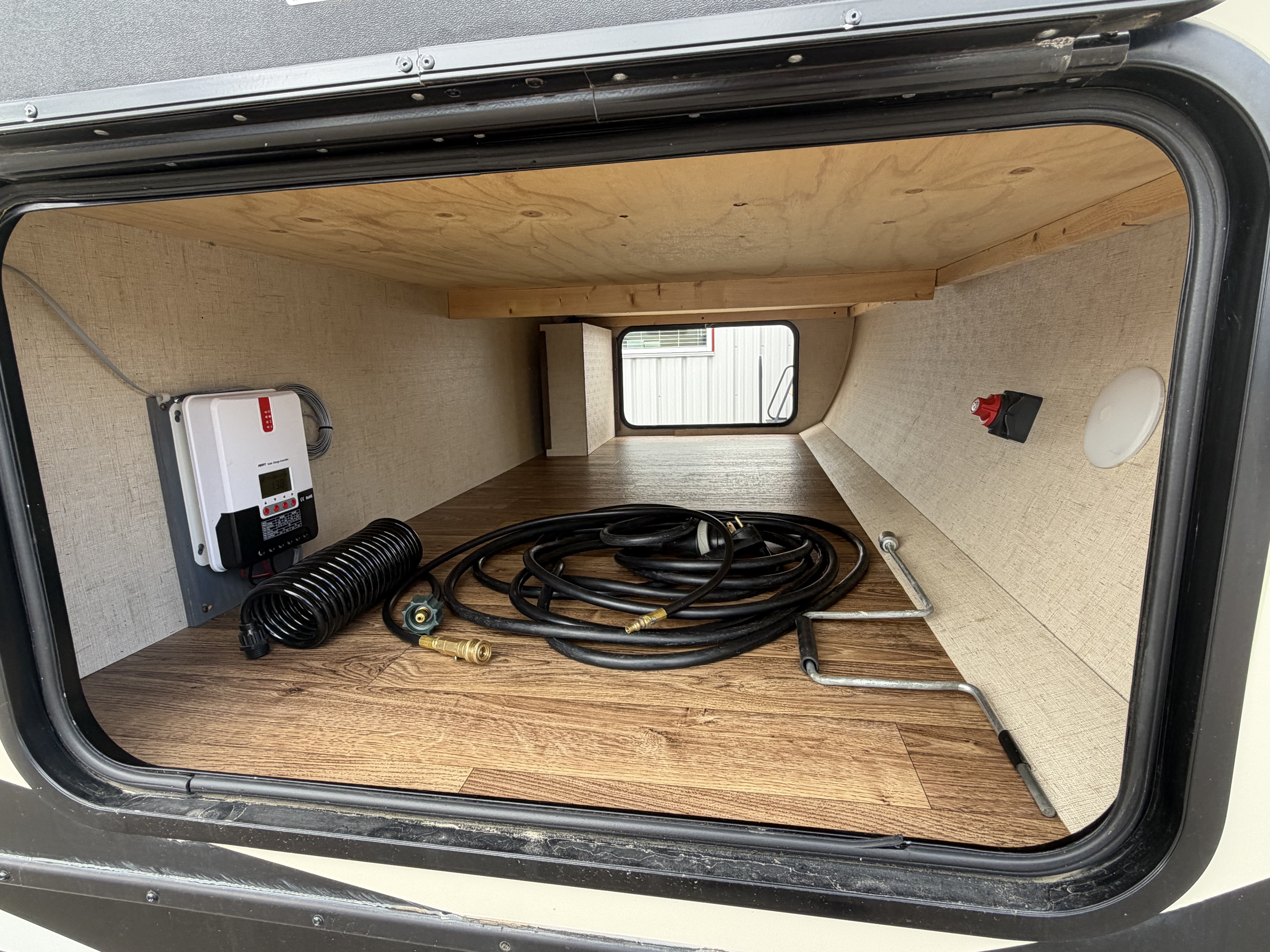 2018 VENTURE RV SPORT TREK 327 VIK - Image 5