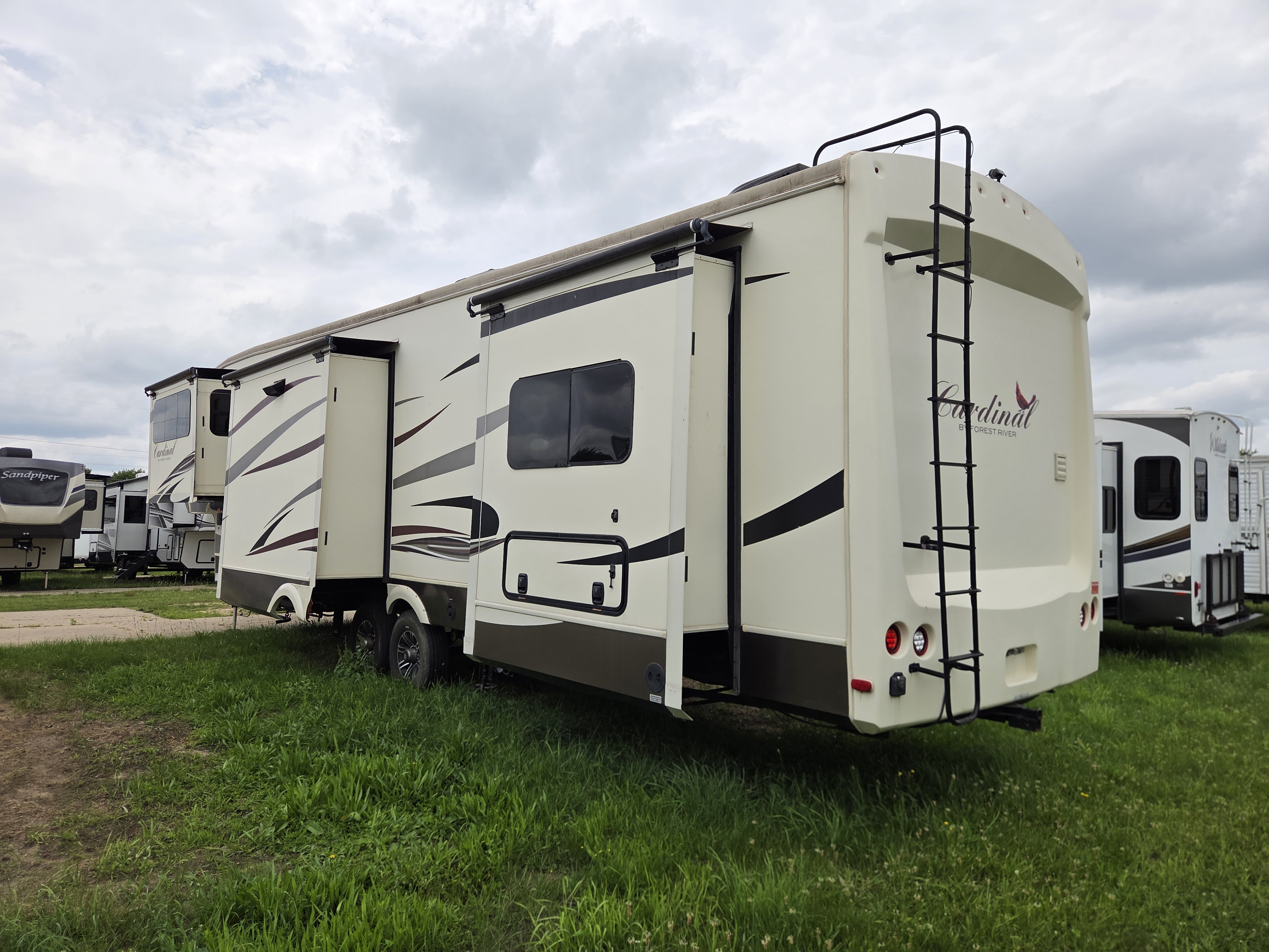 2016 Forest River Cardinal 3825FL - Image 3