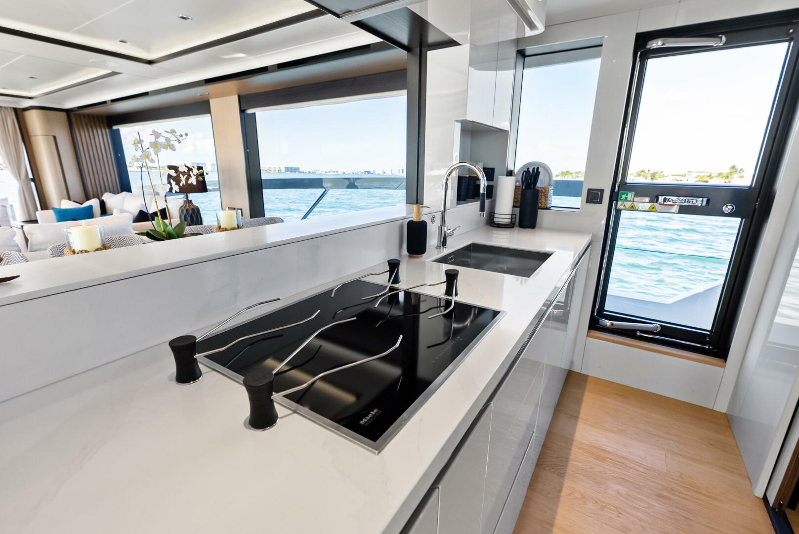 2025 Absolute 75 Navetta - Image 10
