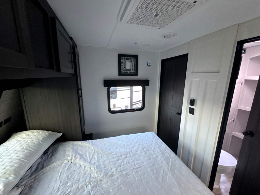 2026 VENTURE RV SPORTTREK 312VIK - Image 19