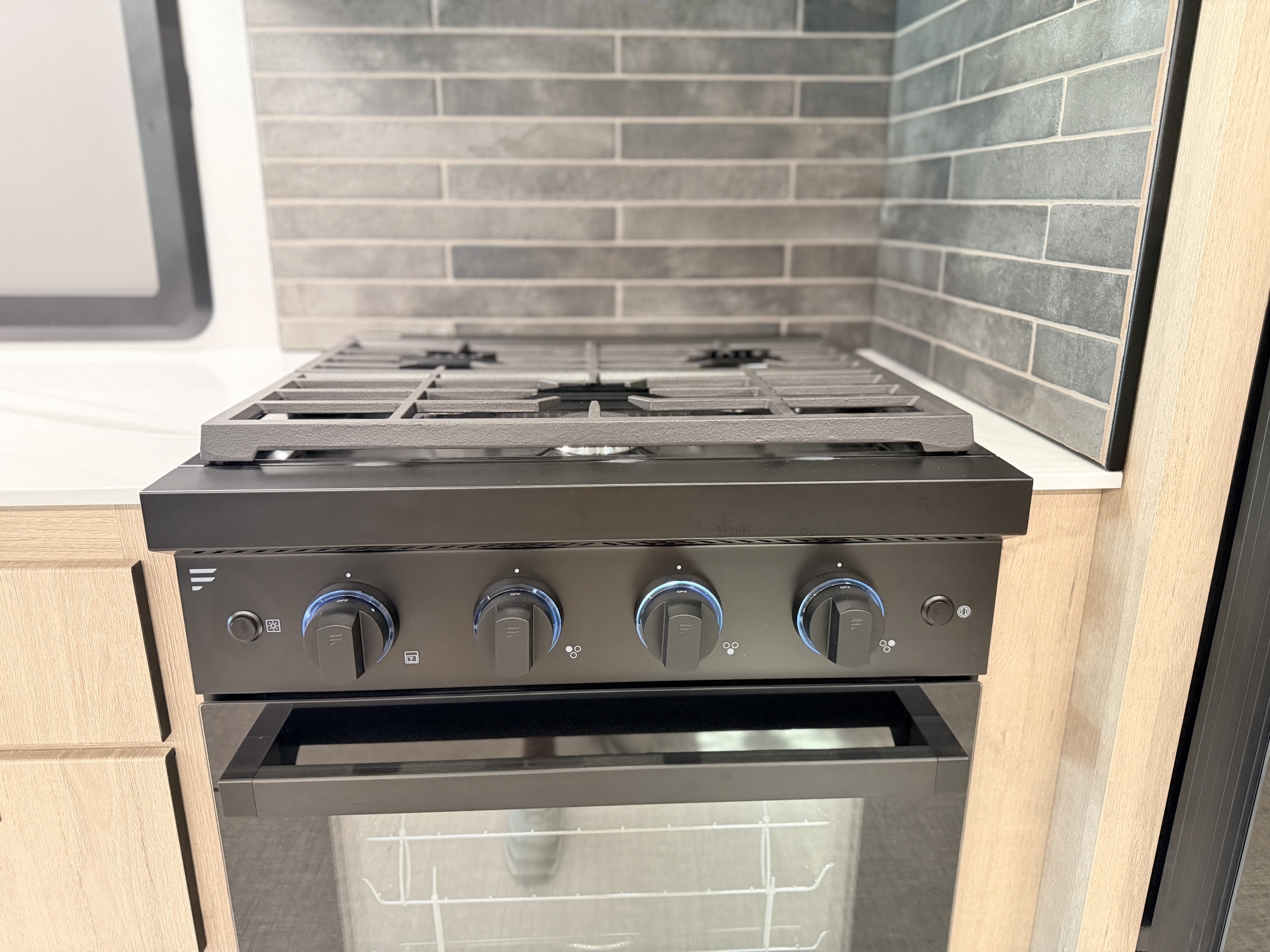 2027 Grand Design Lineage Series F 31ZW5 - Image 18