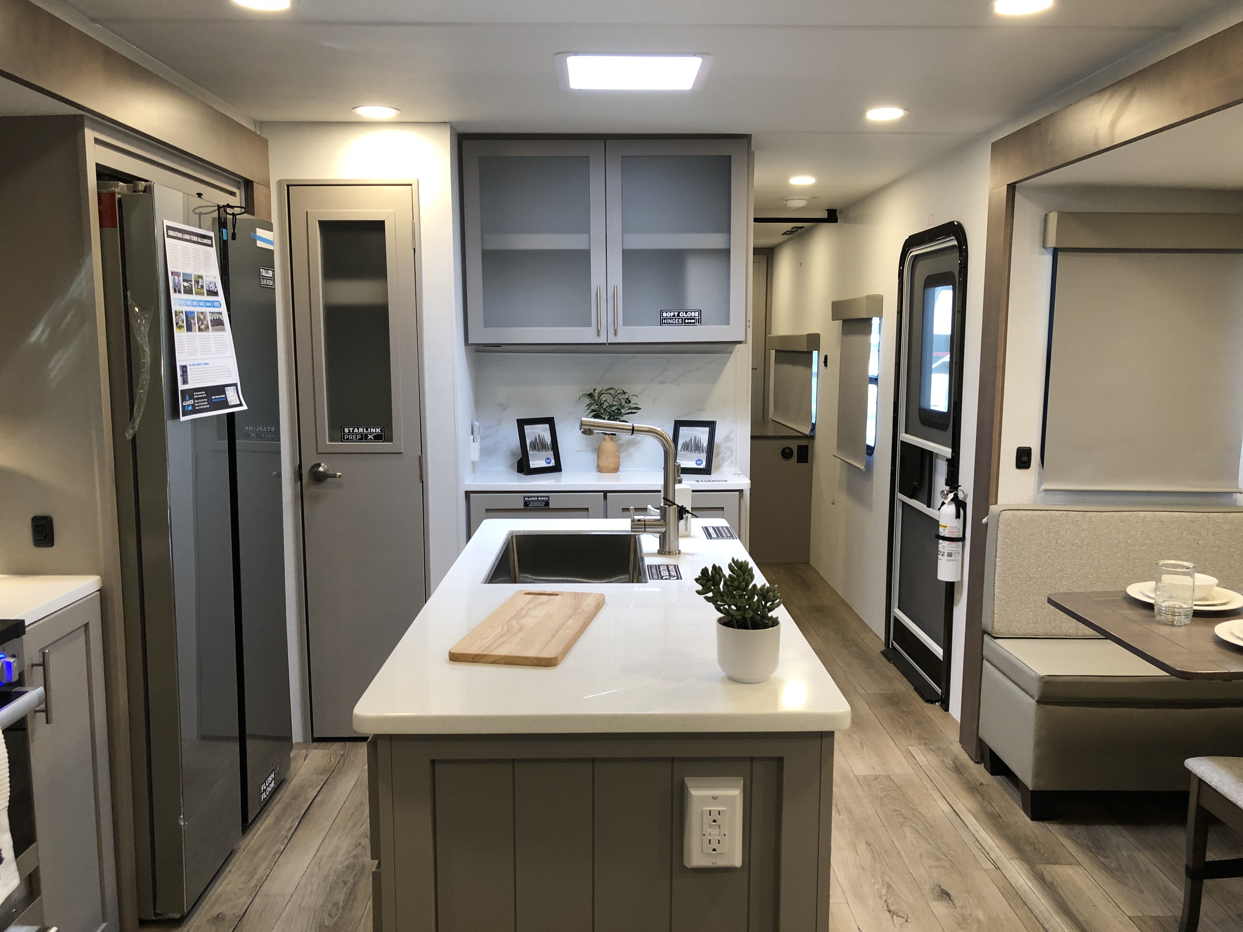 2026 Alliance RV Avenue 332RL - Image 16