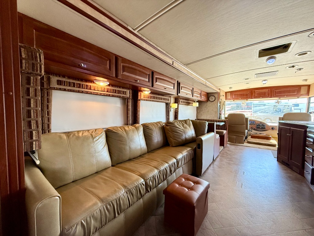 2011 Winnebago Vista 35F - Image 18