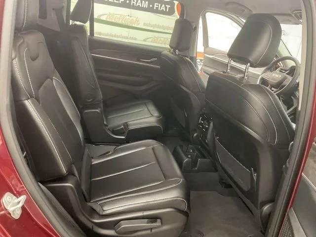 2023 Jeep Grand-Cherokee-L Laredo Altitude 4x4 - Image 25