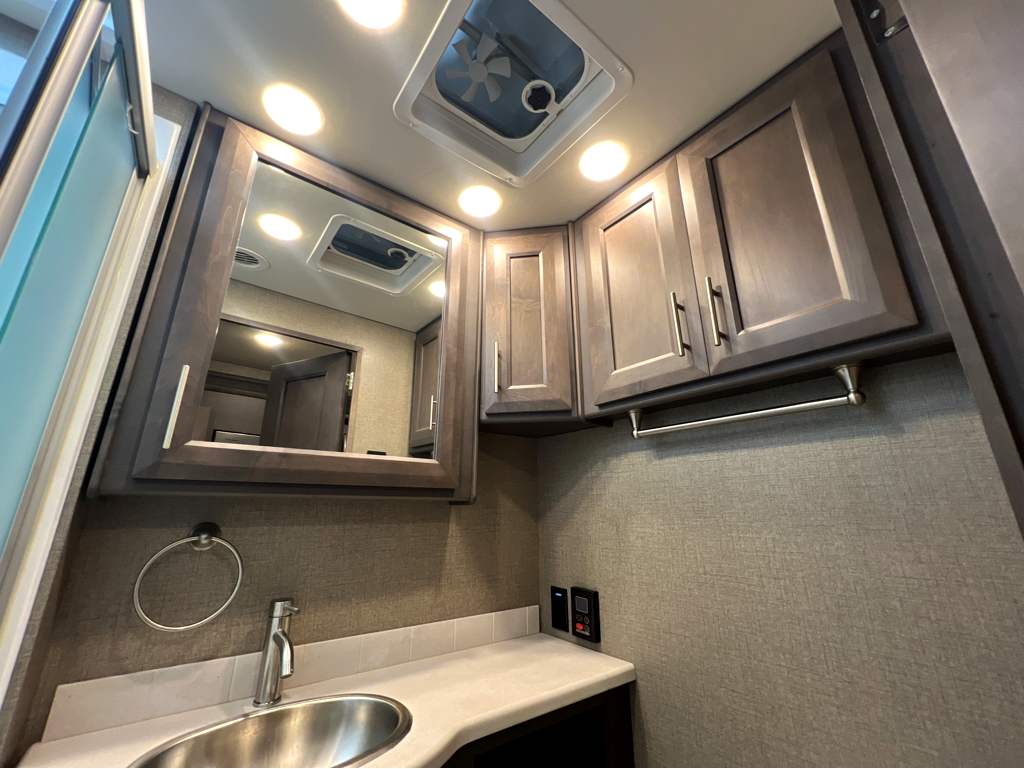 2022 THOR MOTOR COACH MIRAMAR 35.2 - Image 21