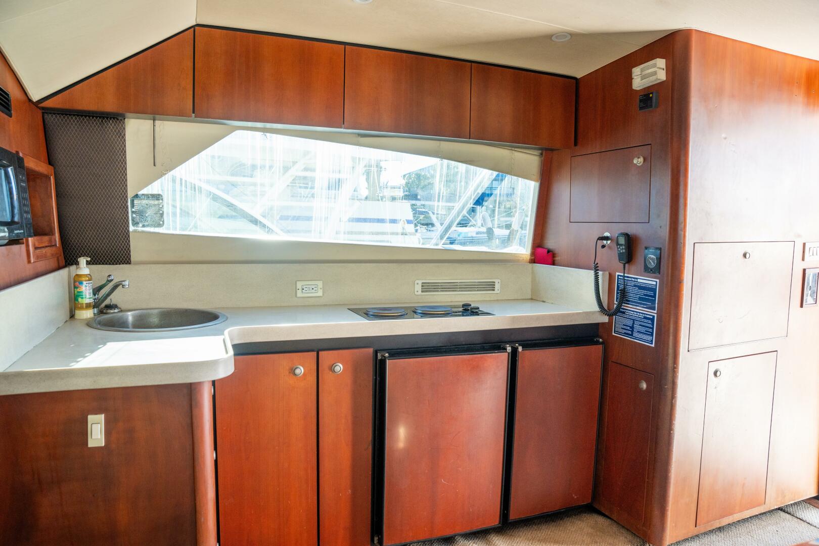 2004 Luhrs Convertible - Image 24