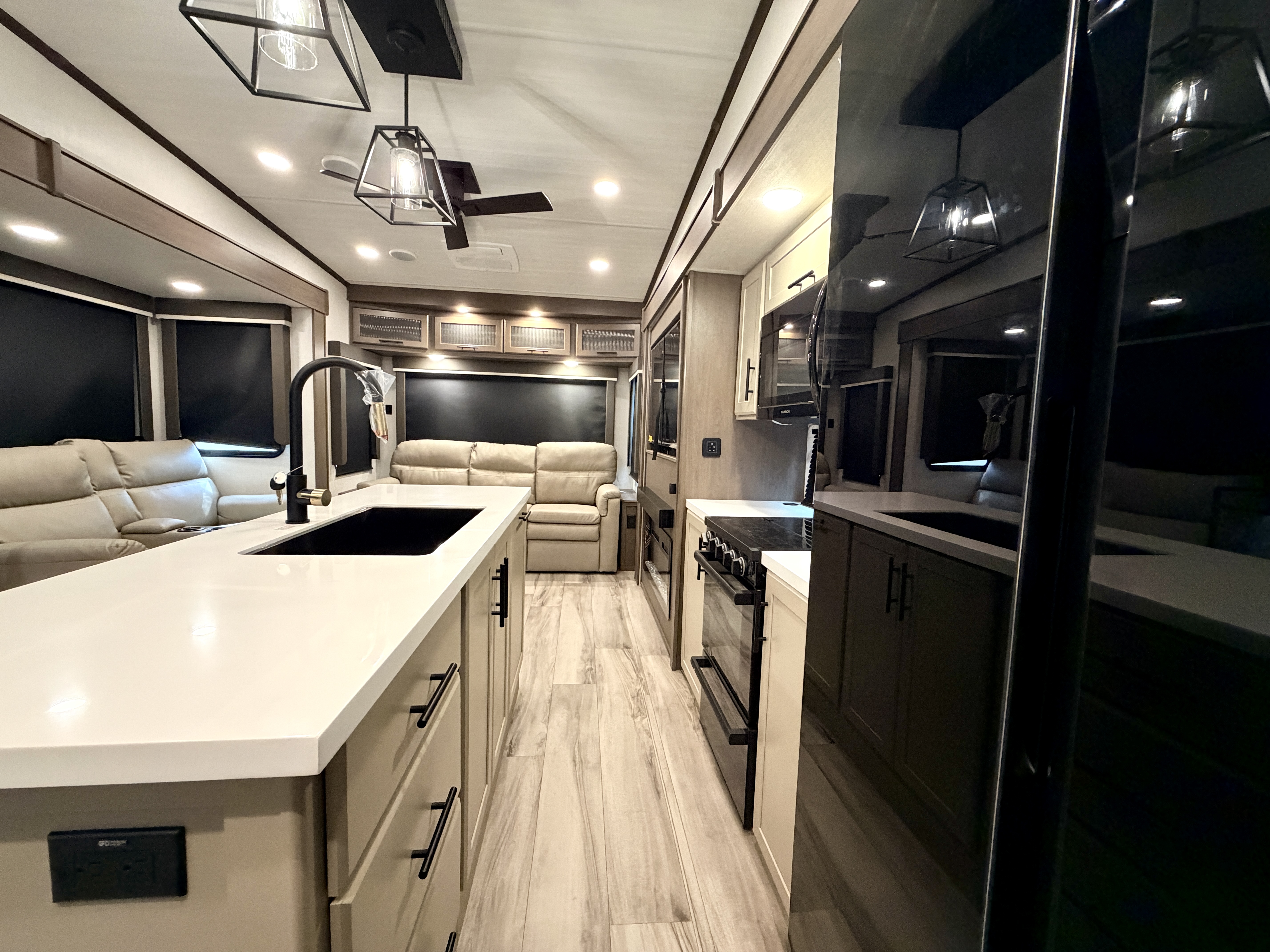2027 Keystone Cougar 316RLS - Image 12