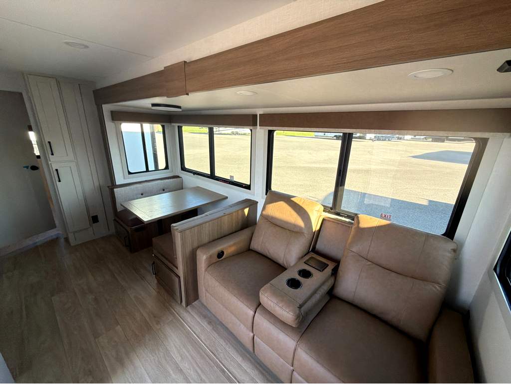 2027 VENTURE RV SPORTTREK 343VBH - Image 16