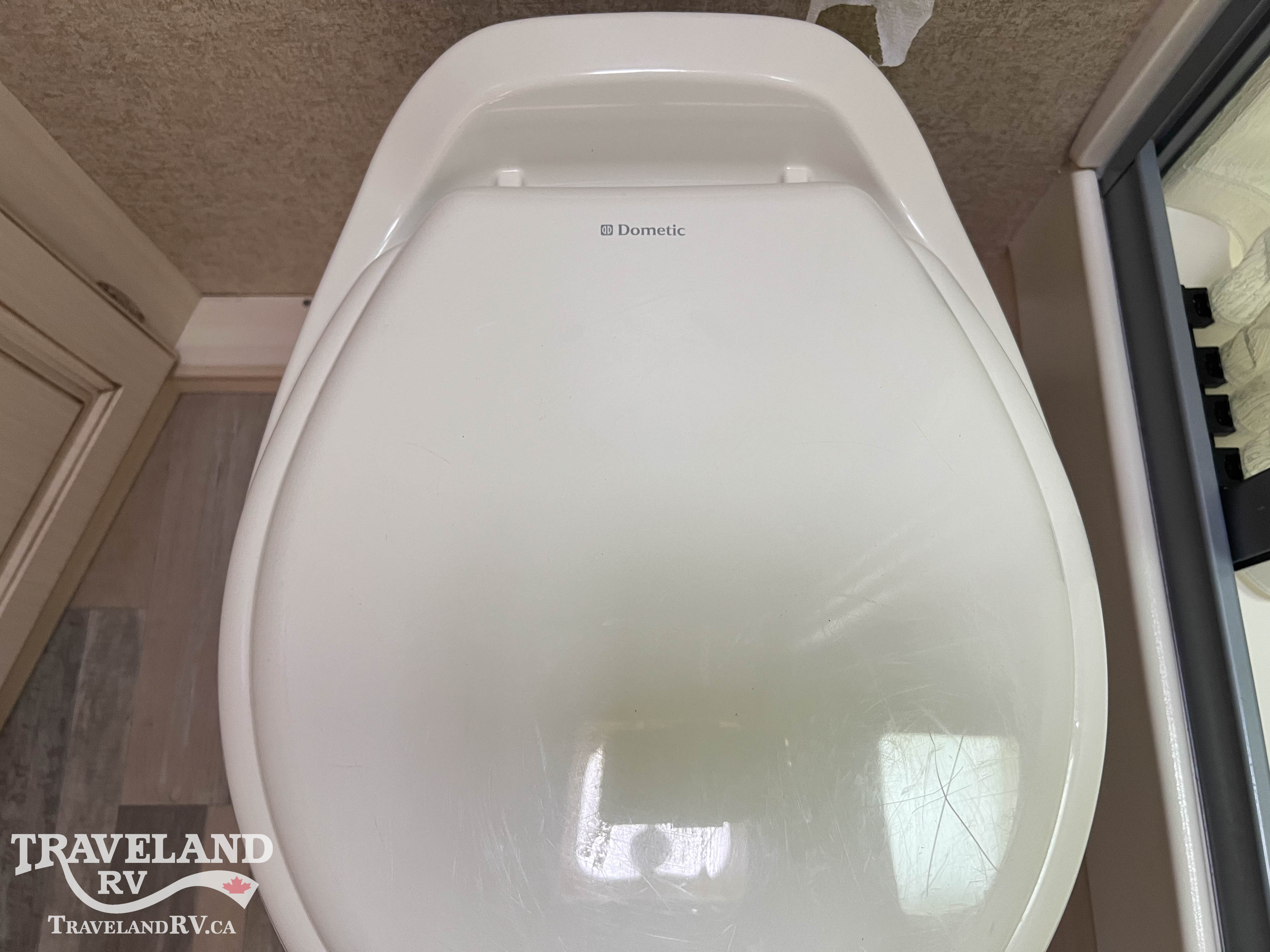 2016 Winnebago Micro Minnie 2106DS - Image 27