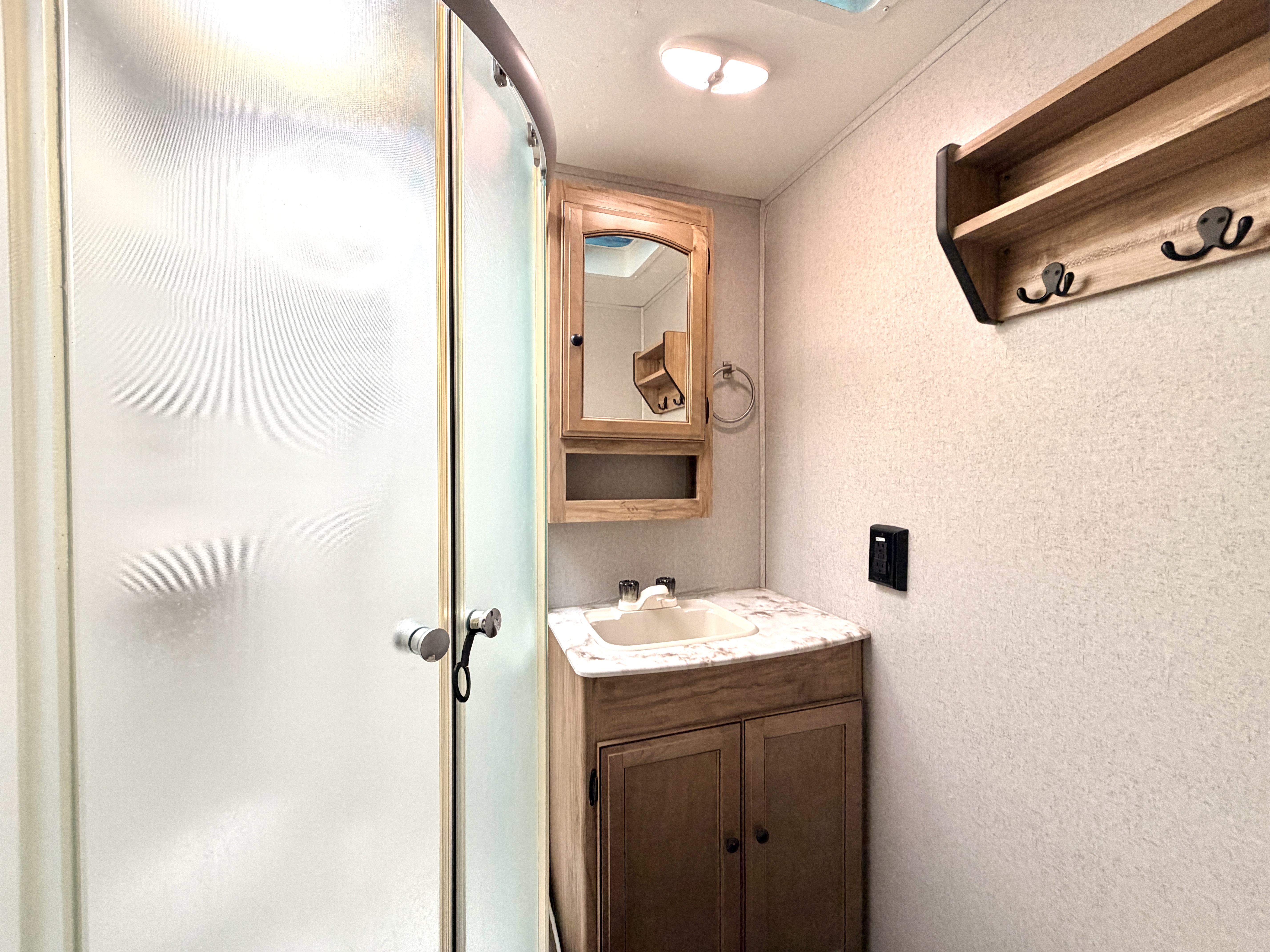 2019 Coachmen Freedom Express Ultra Lite 246RKS - Image 16