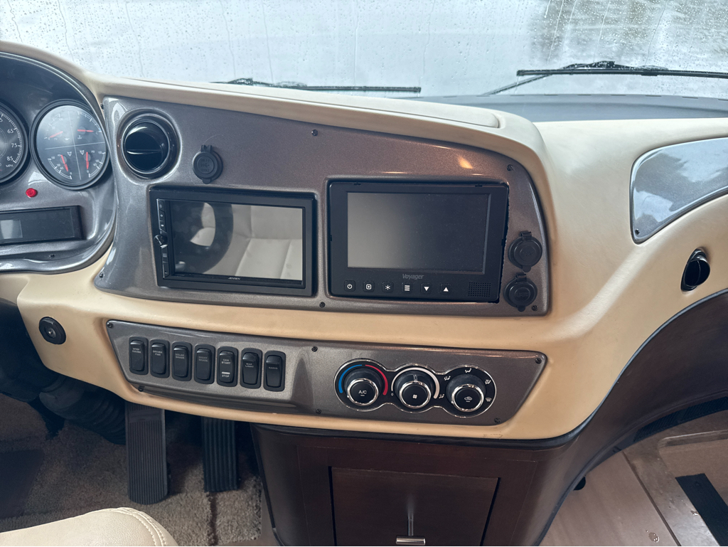 2018 TIFFIN ALLEGRO RED 33AA - Image 9