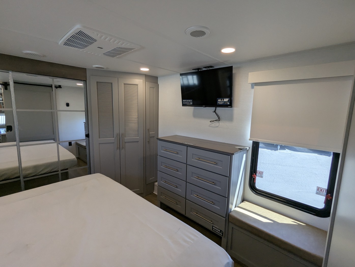 2026 Alliance RV Paradigm 340RL - Image 27