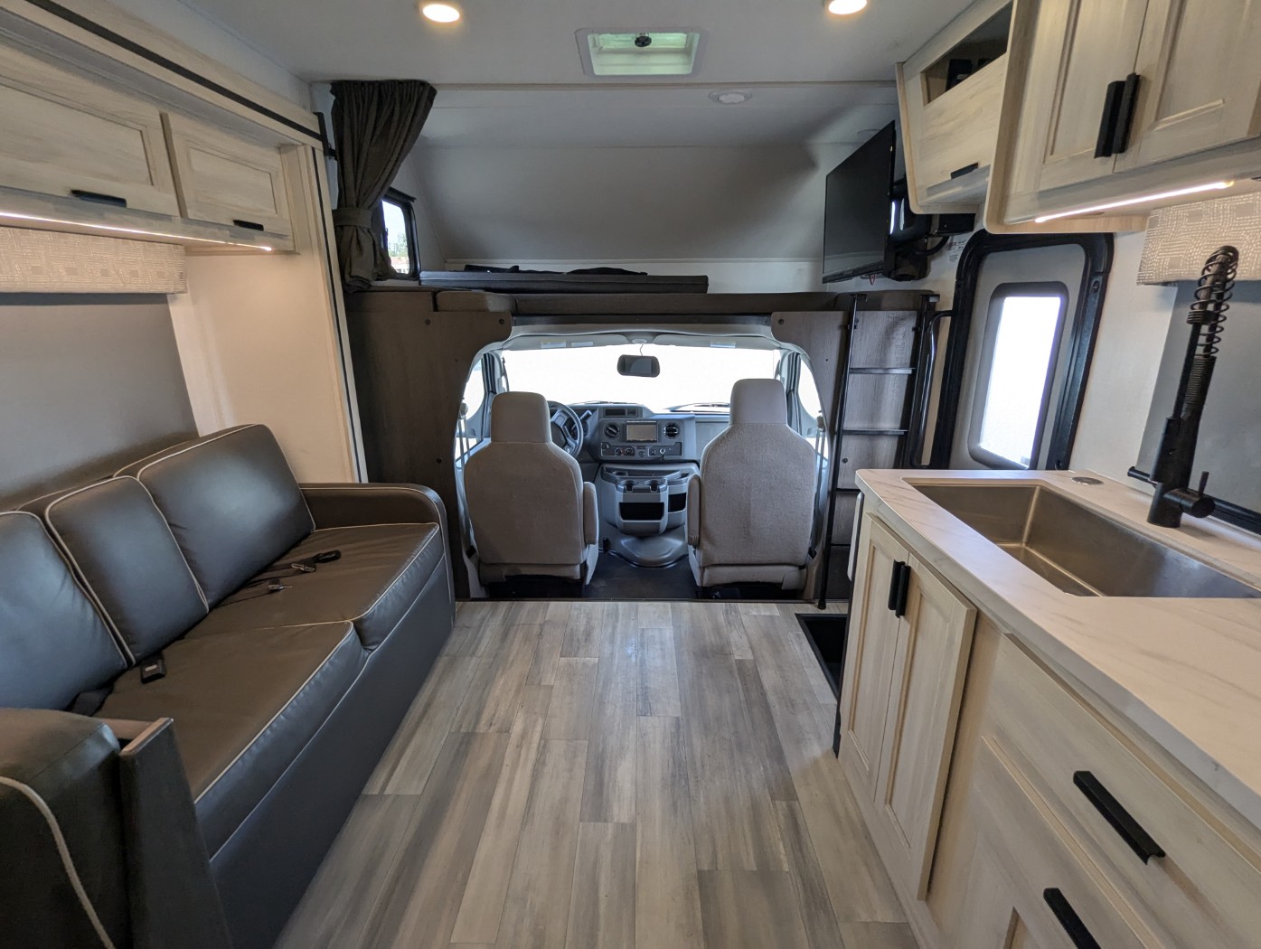 2024 Forest River Sunseeker 2850S LE - Image 27