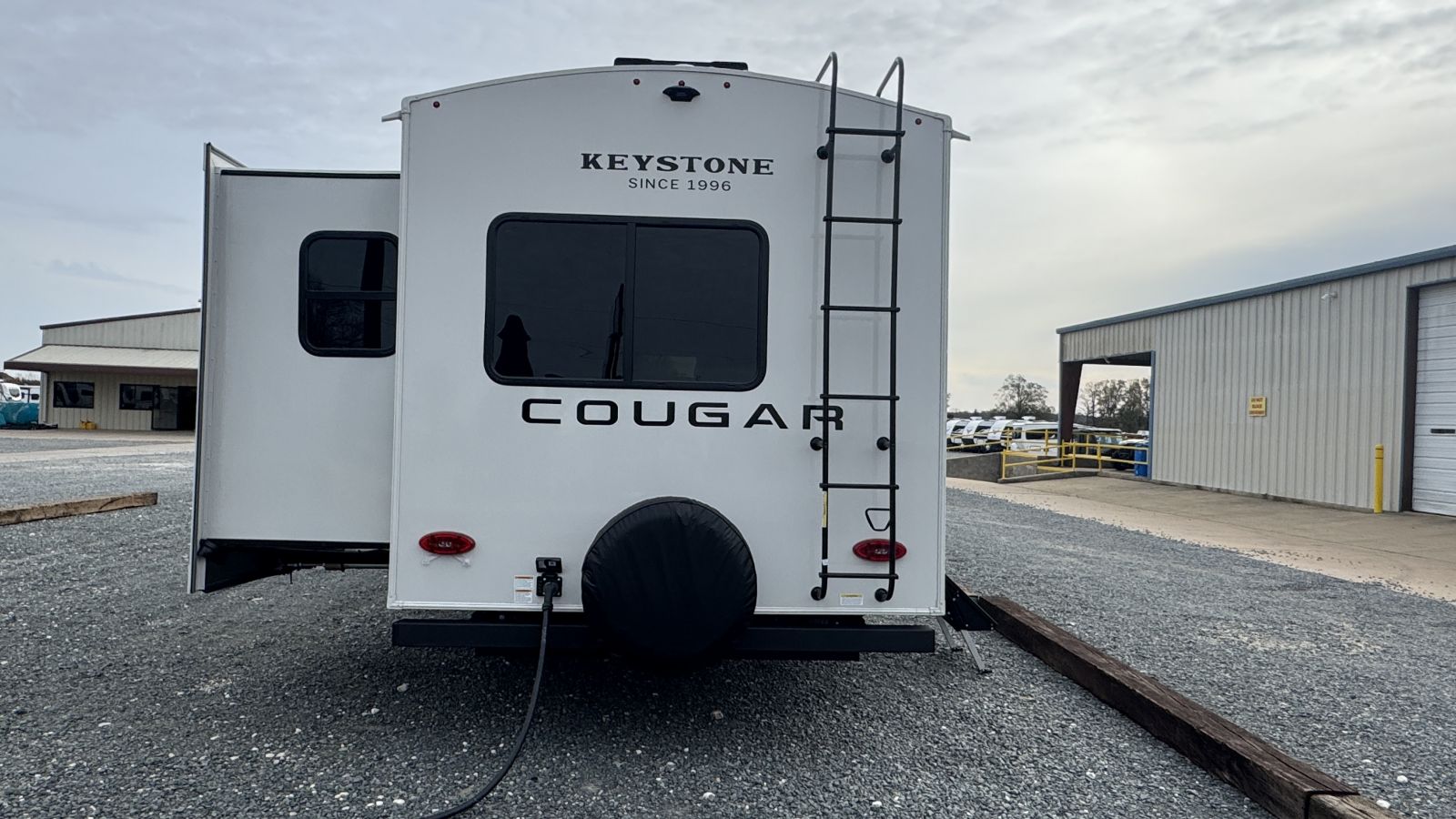 2026 Keystone Cougar Half-Ton 25FKD - Image 6