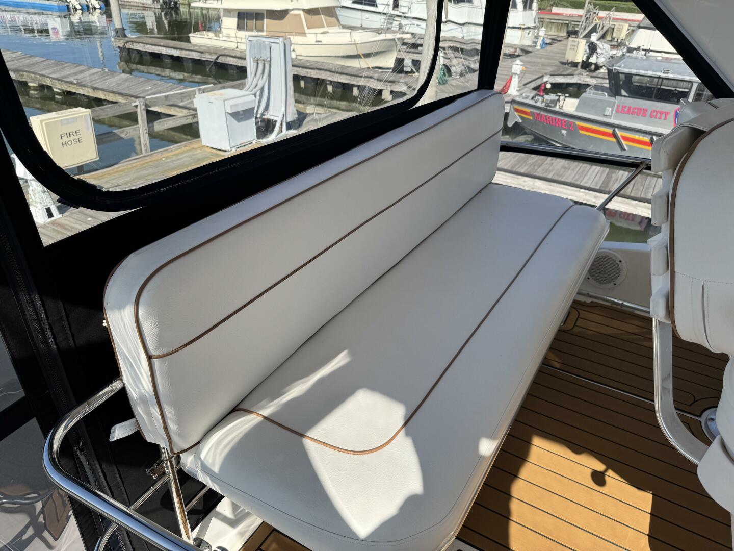 1998 Sea Ray 550 Sedan Bridge - Image 9