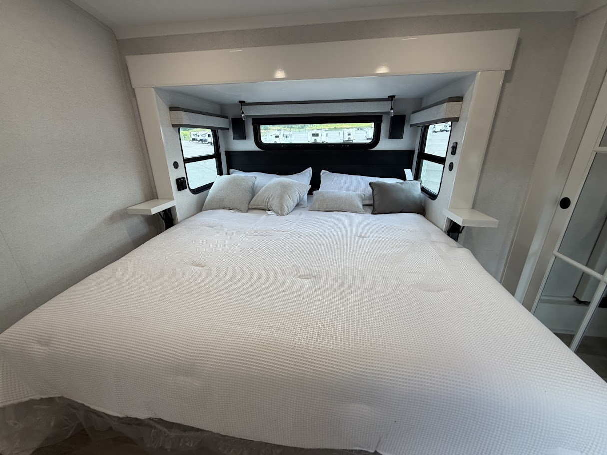 2027 JAYCO PINNACLE 32RLTS - Image 50