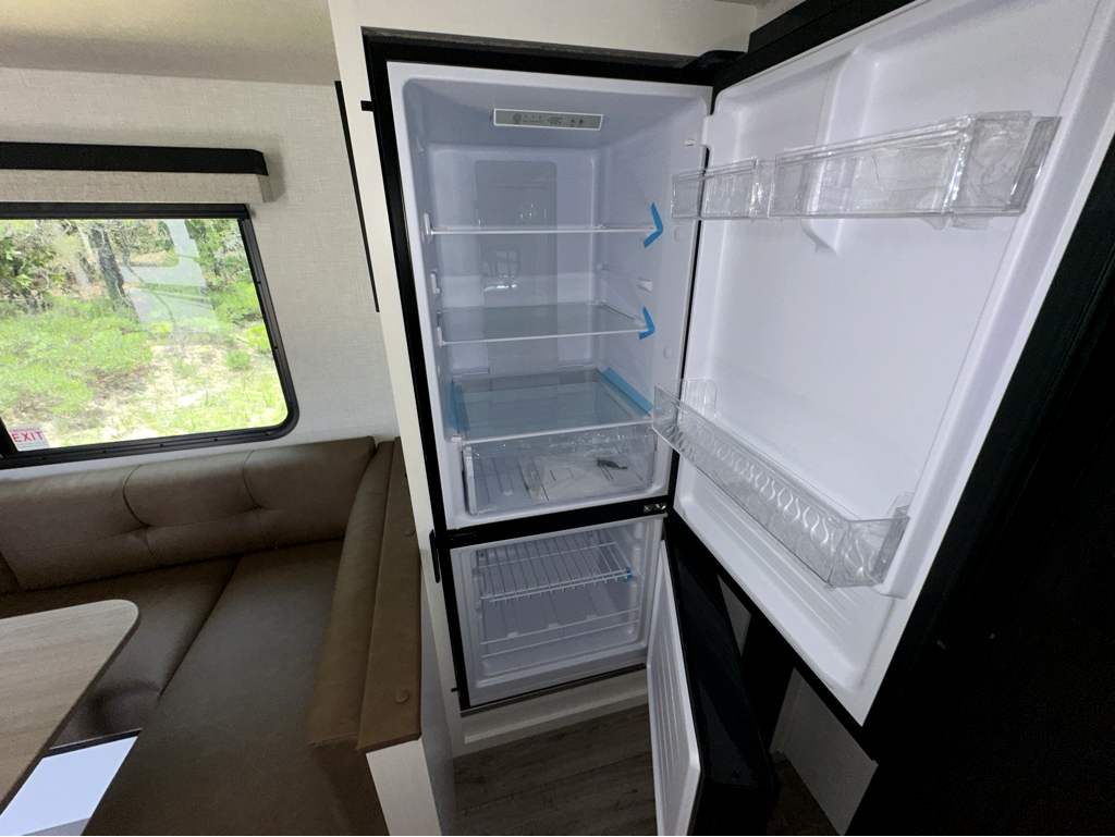 2026 VENTURE RV SPORTTREK 261VBH - Image 12