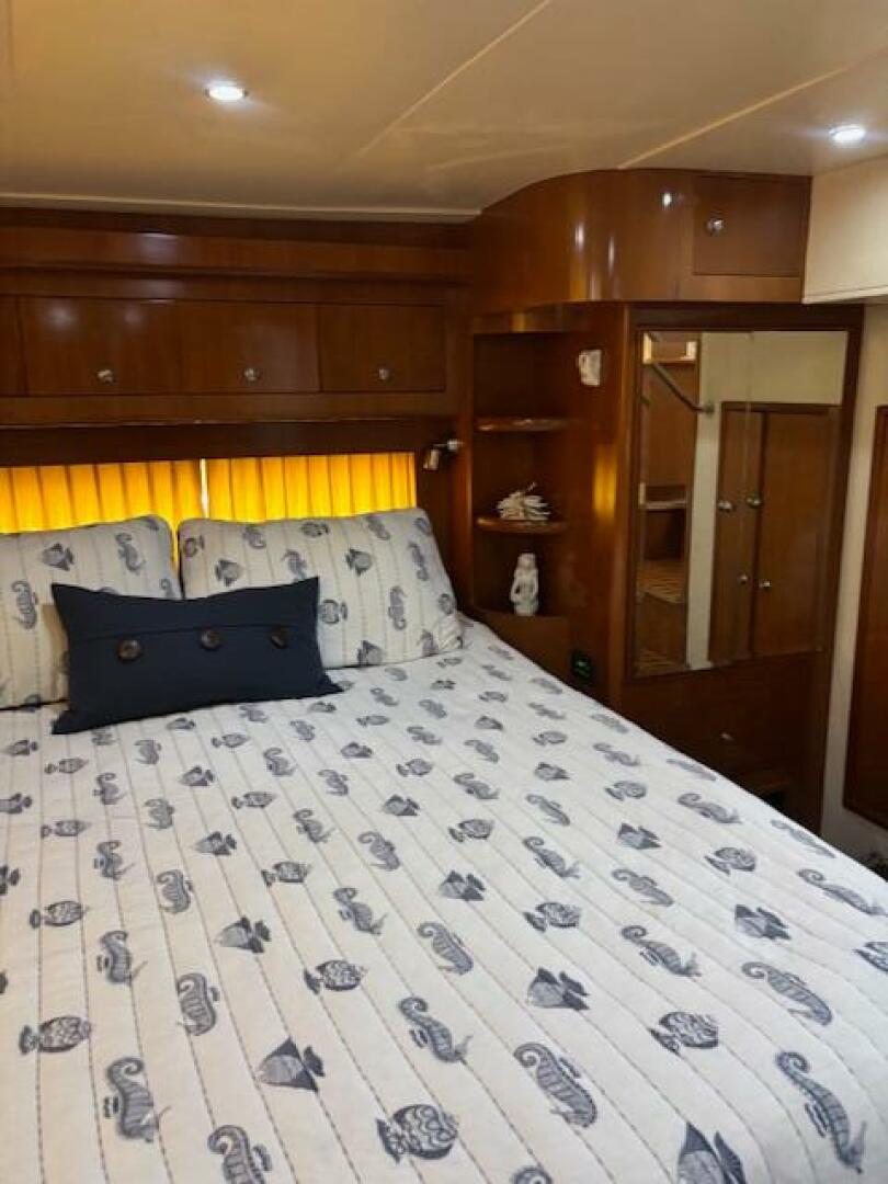 2006 Carver 43 Motor Yacht - Image 117