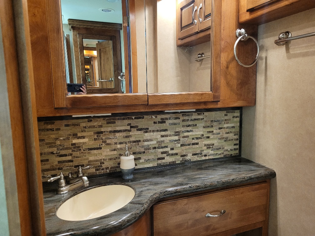 2012 Monaco RV Knight 40PDQ - Image 18