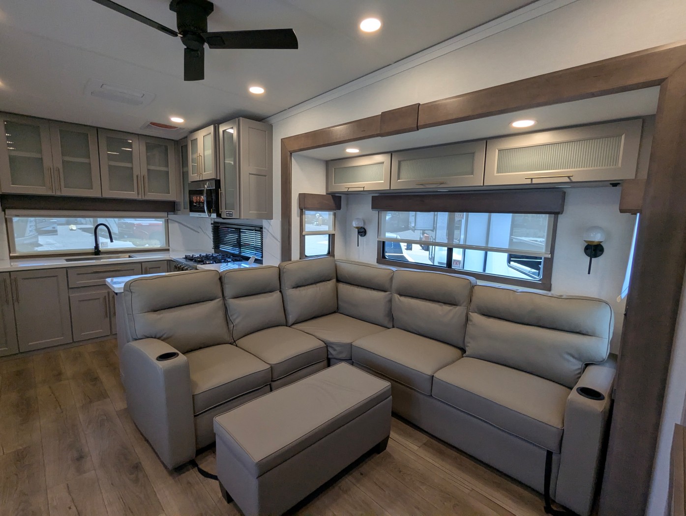 2026 Alliance RV Paradigm 312RK - Image 7
