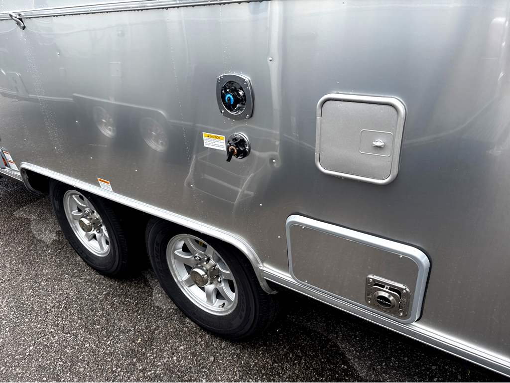 2026 AIRSTREAM FLYING CLOUD 23FBT - Image 5