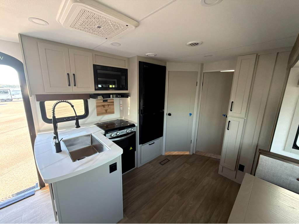2027 VENTURE RV SPORTTREK 343VBH - Image 17