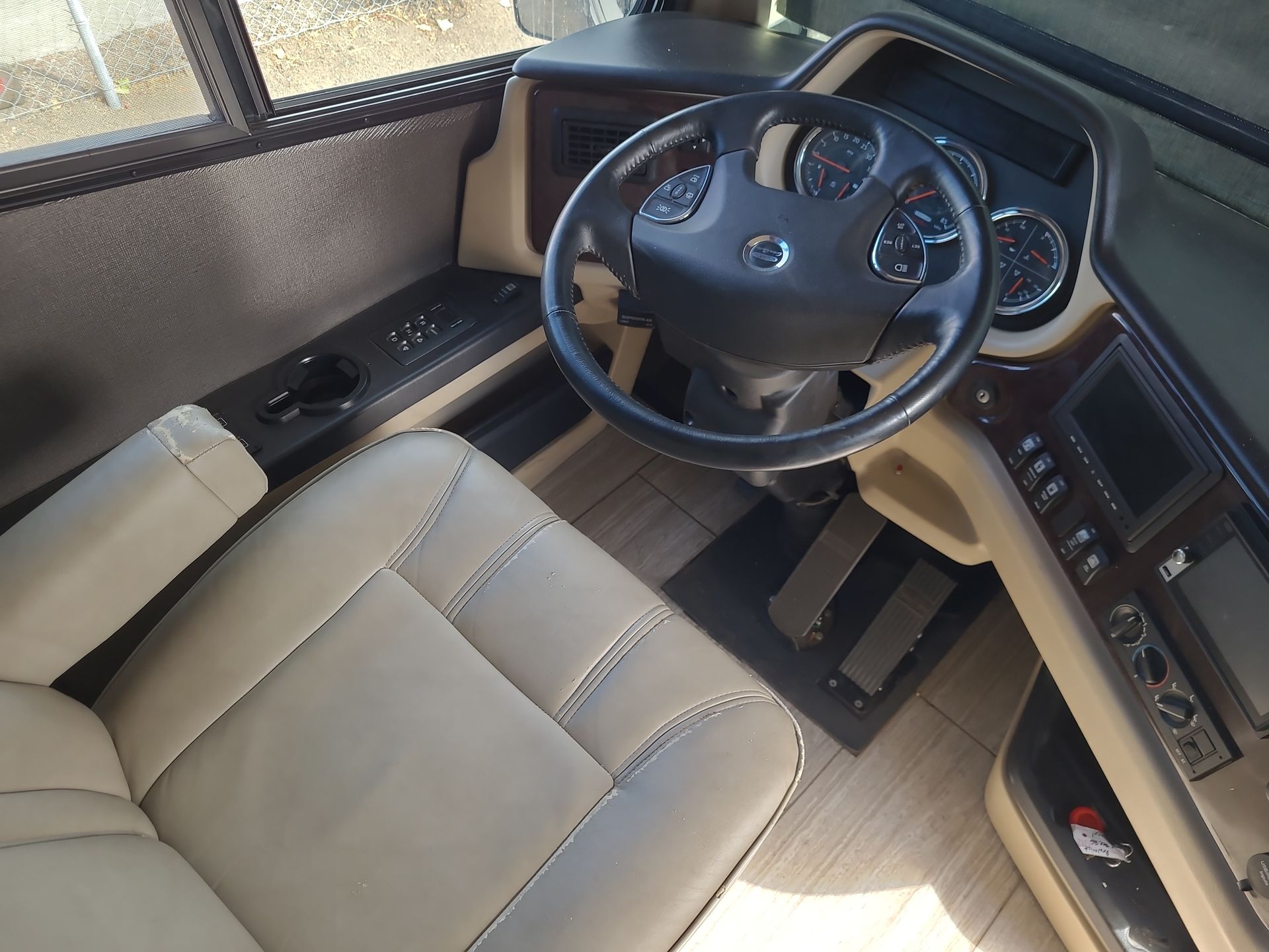 2017 Holiday Rambler Endeavor XE 38K - Image 12