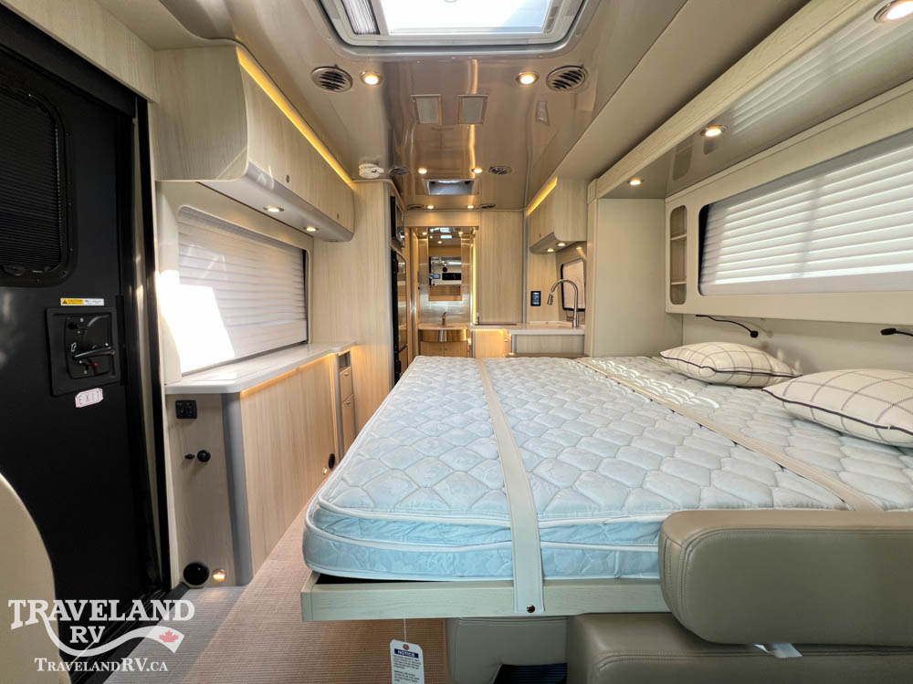 2025 AIRSTREAM ATLAS MURPHY SUITE E1 - Image 3