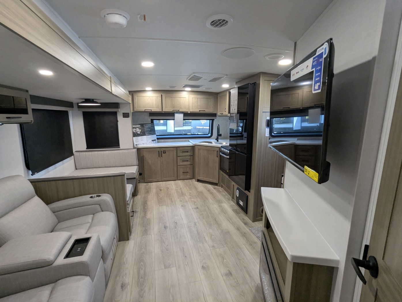2027 Forest River Rockwood Ultra Lite 2608BS - Image 31