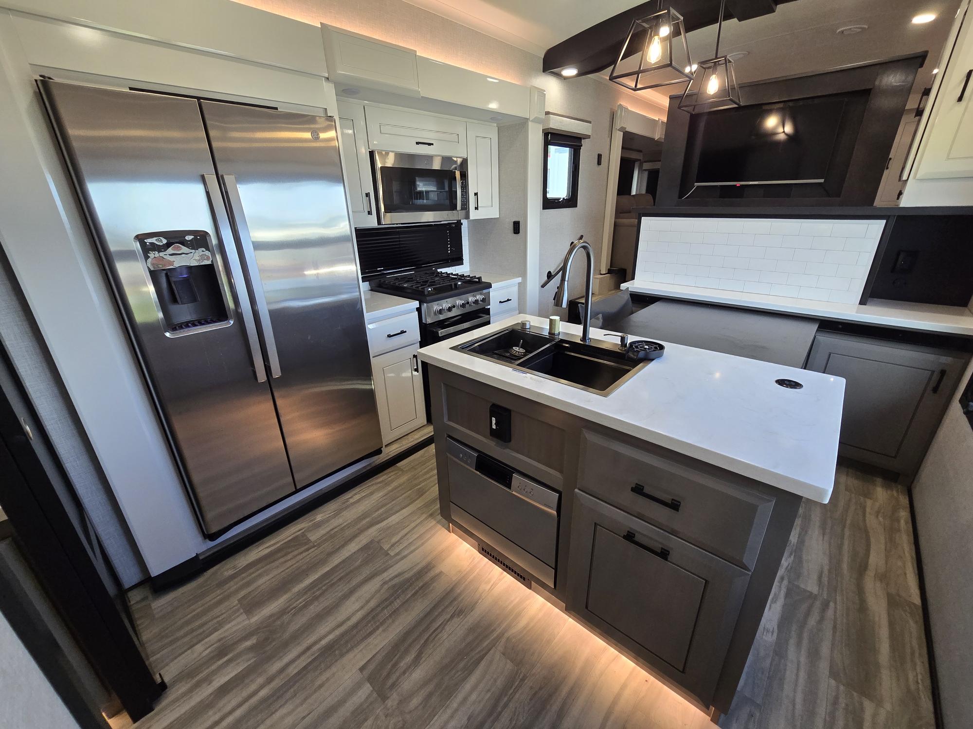 2025 JAYCO PINNACLE 38FLGS - Image 30