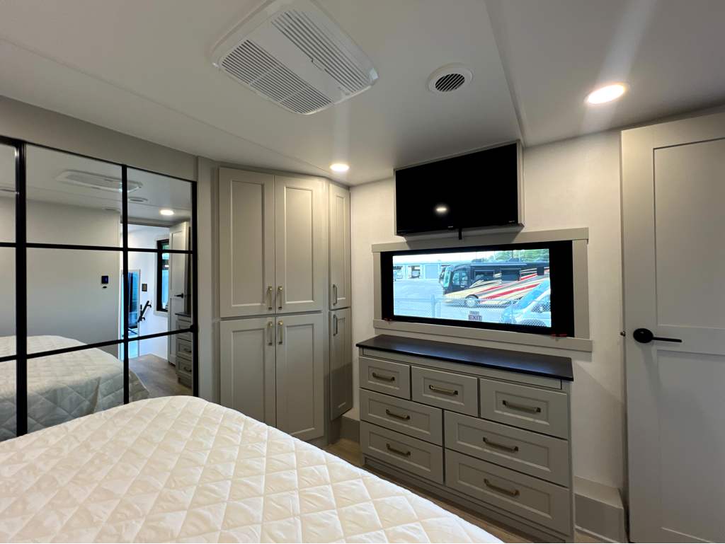 2026 BRINKLEY G 3520 - Image 24
