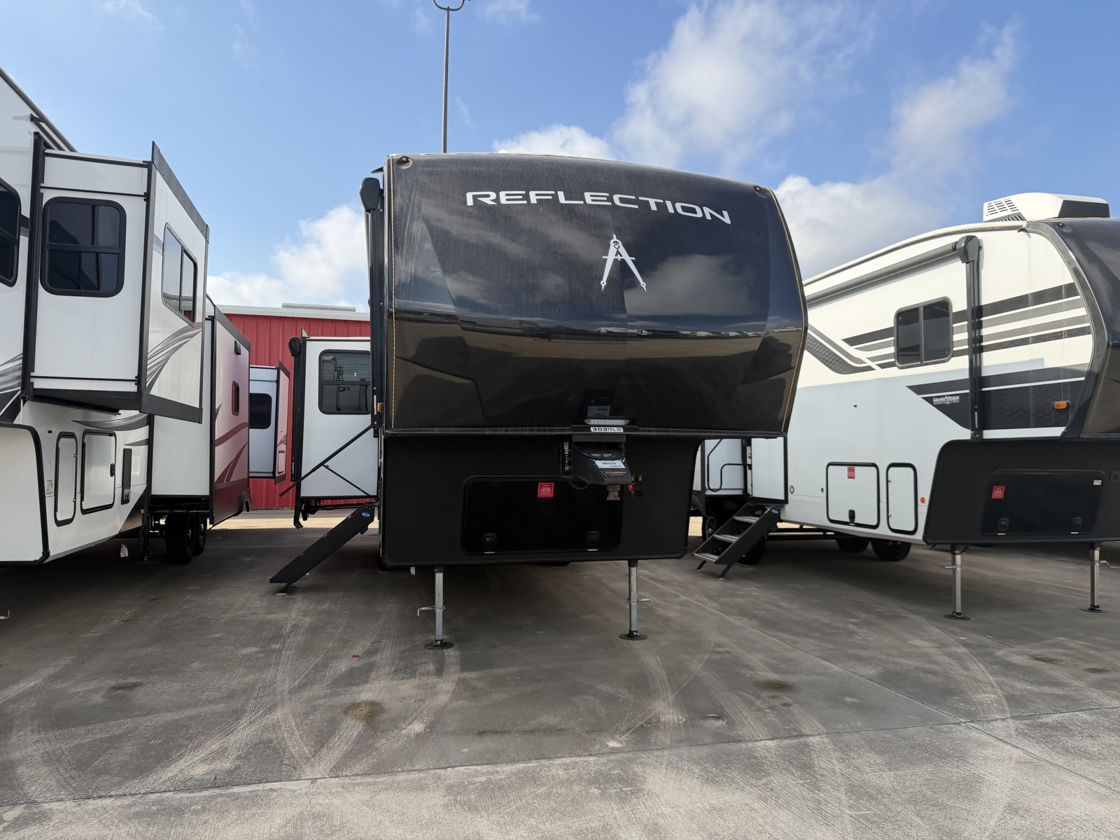 2026 GRAND DESIGN 303RLS - Image 2