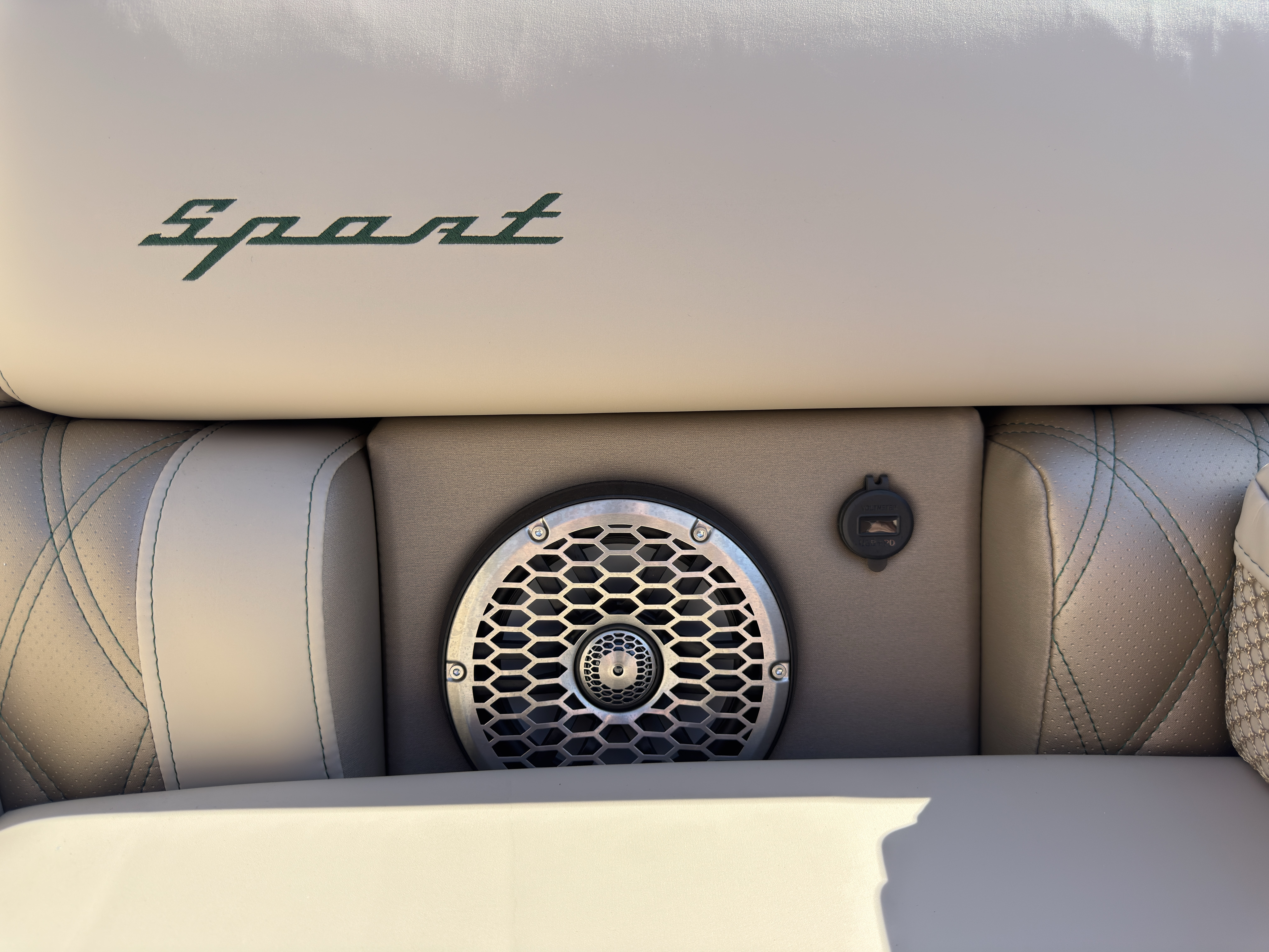 2026 Bennington 25QXSBA 425HP V10 Tritoon Pontoon - Image 70