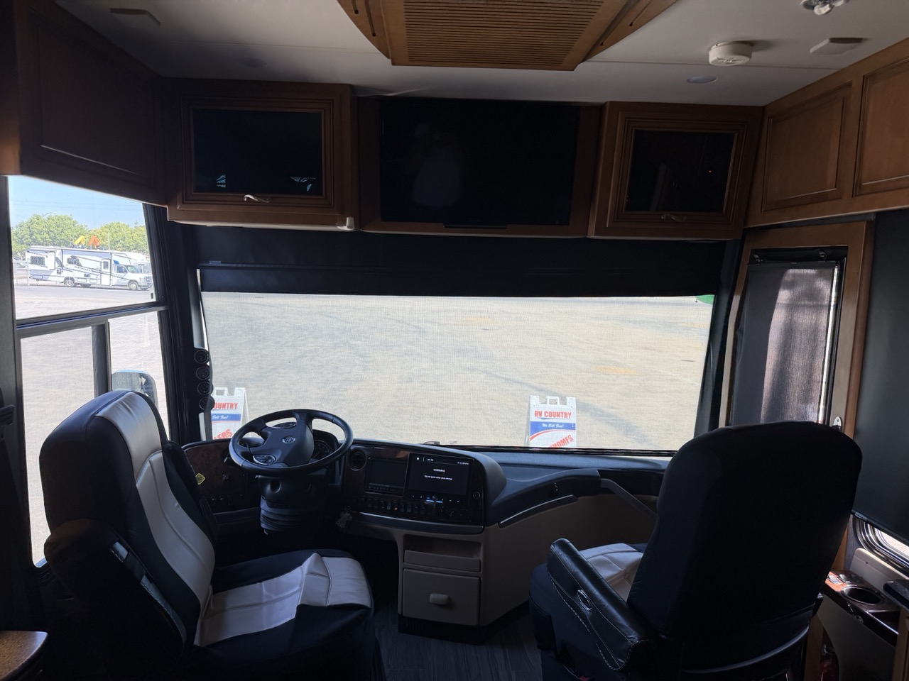 2015 Newmar Ventana 3636 - Image 6