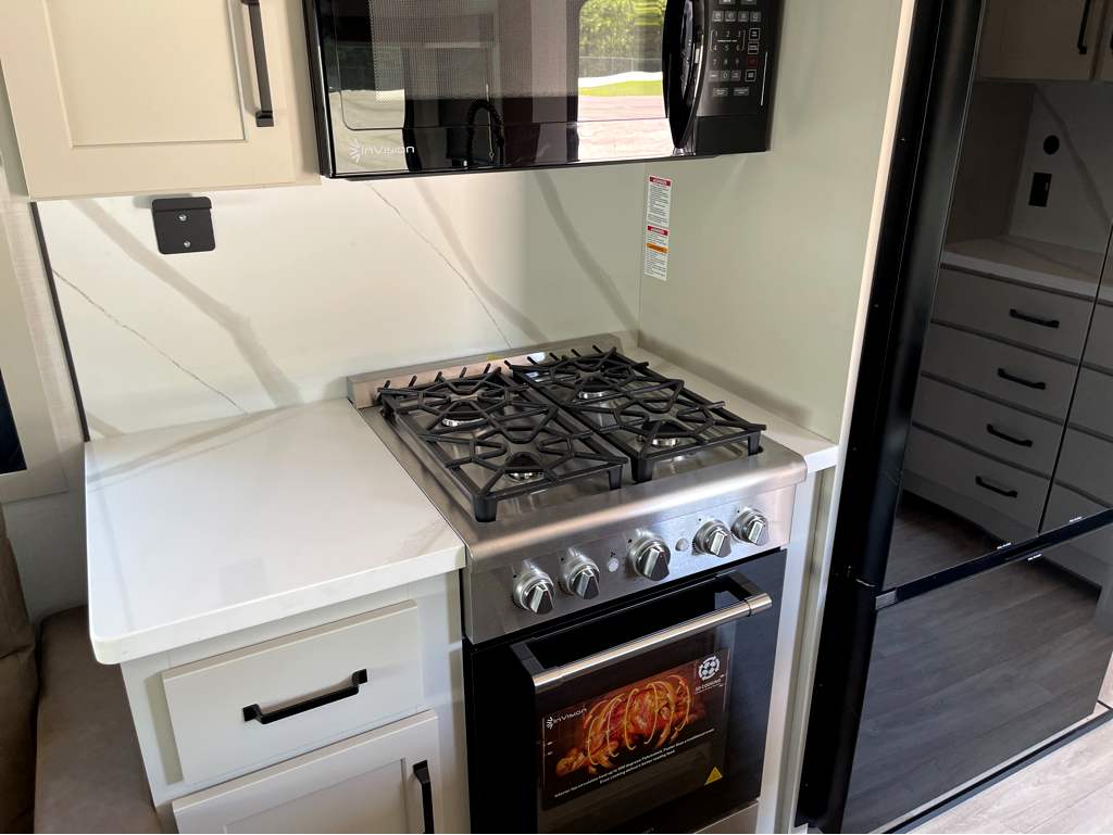 2027 VENTURE RV SPORTTREK 353VIK - Image 15
